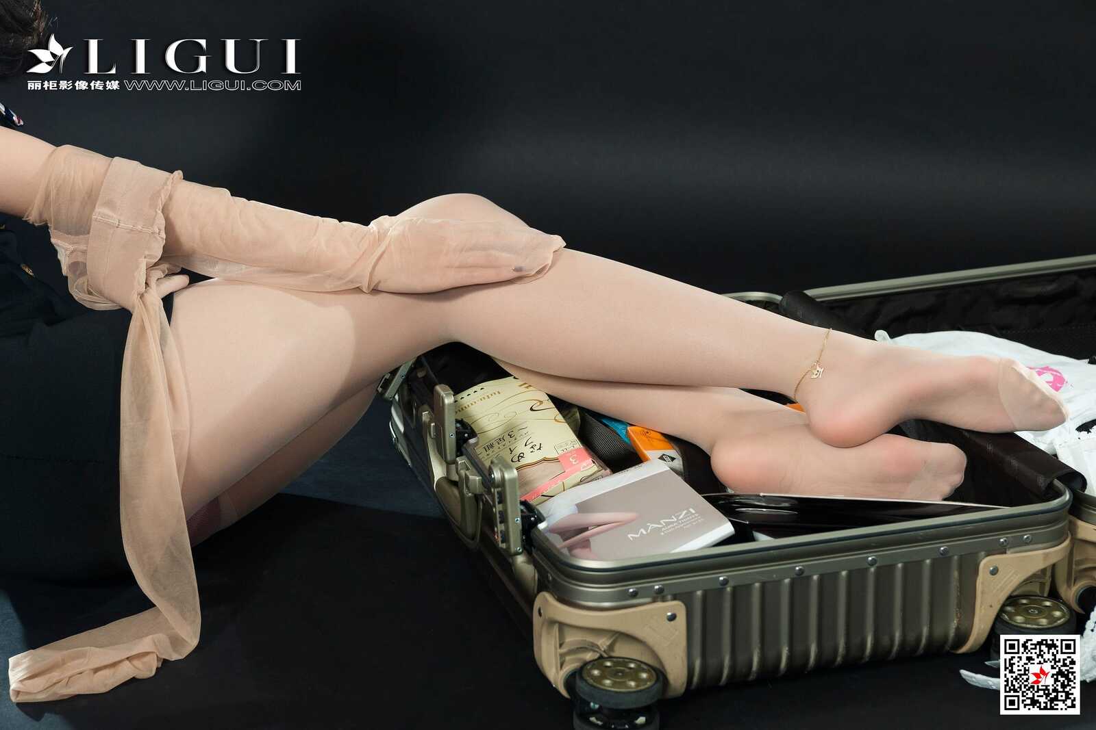 钟情《空姐丝足美腿》 [丽柜LIGUI] 网络丽人 写真第8张