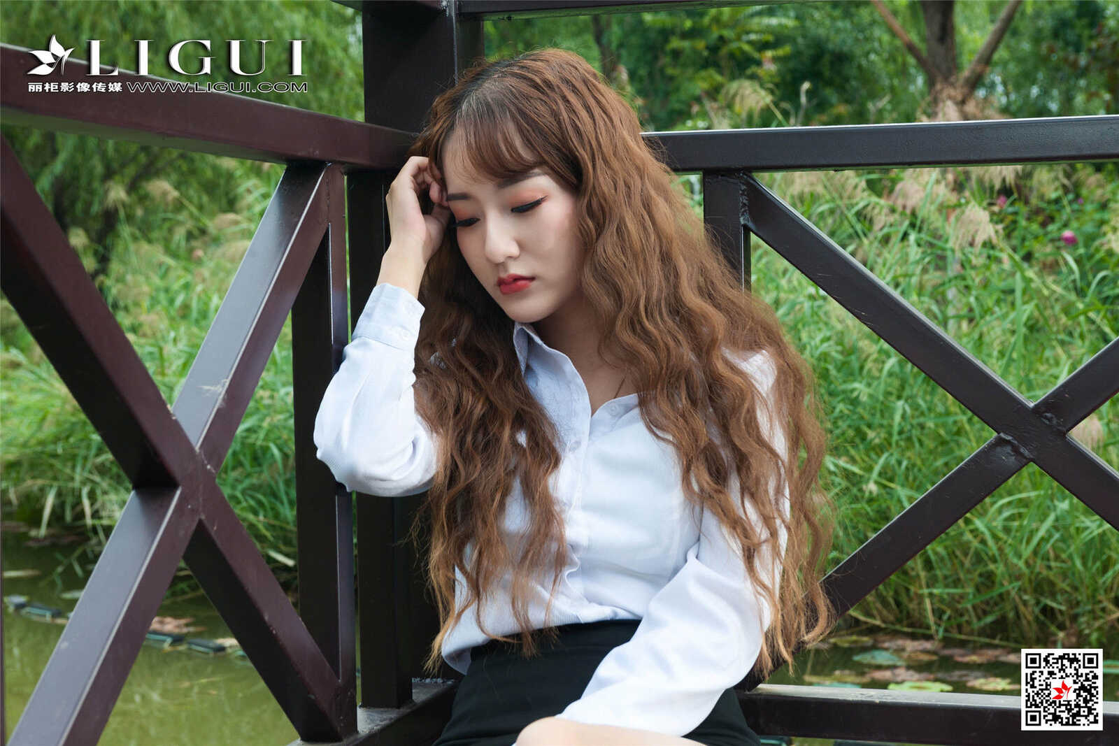 Model 汐汐《小清新户外OL美腿丝足》 [丽柜LiGui]第5张