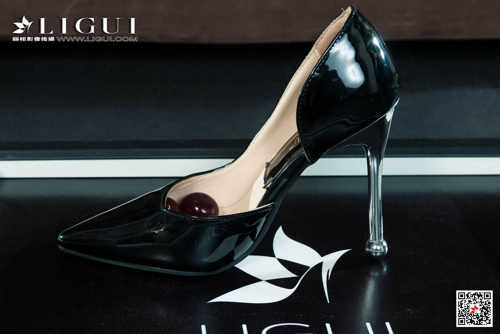 虫虫《肉丝袜美束人体》 [丽柜Ligui] 写真集第1张