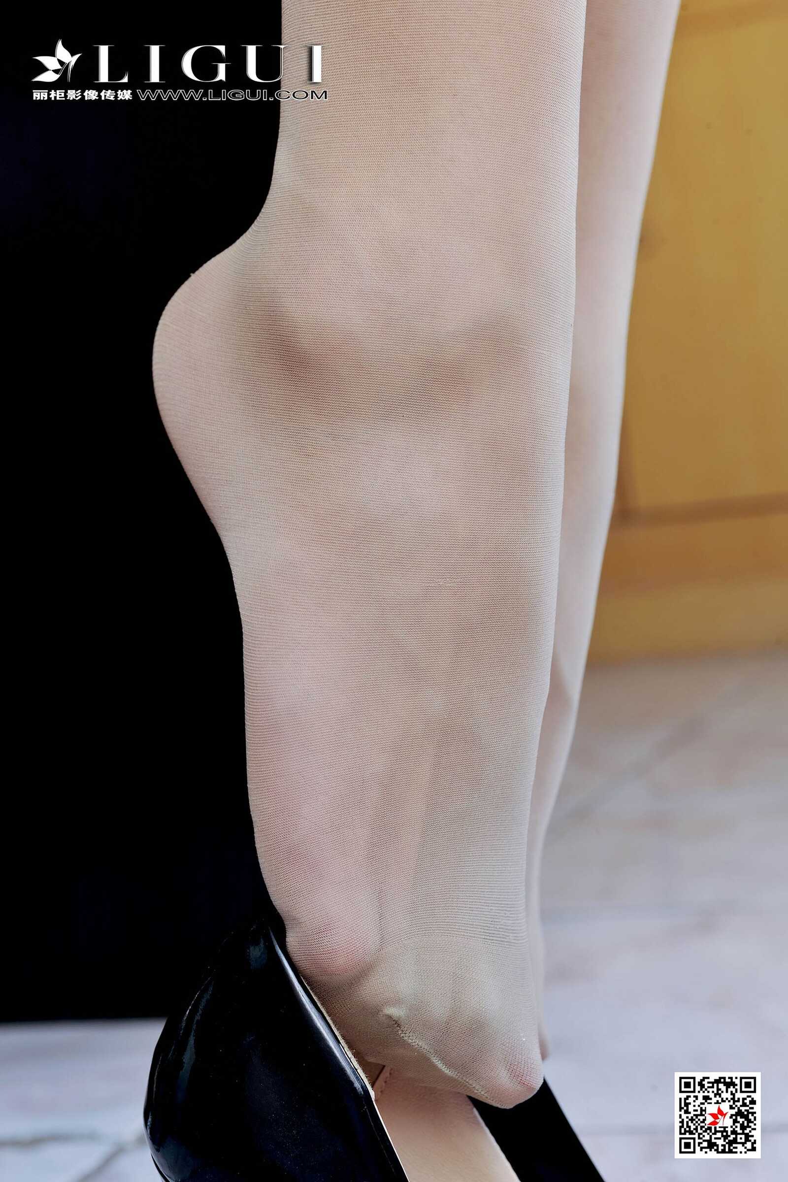 可馨《办公室肉丝袜美腿》 [丽柜Ligui] 写真集第17张