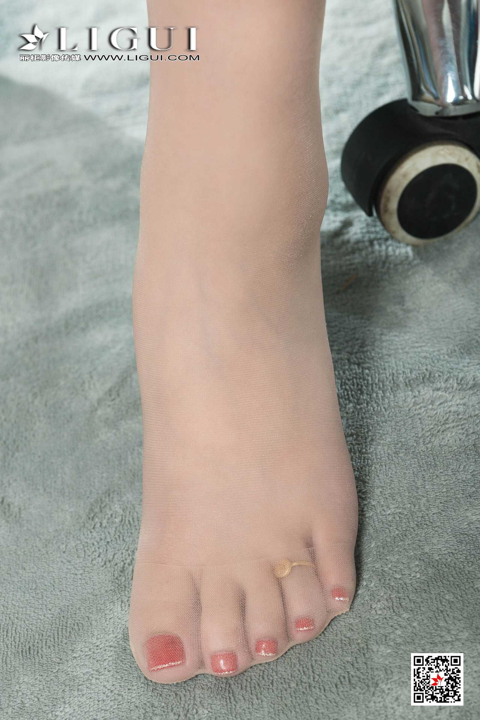 小辫儿《肉丝西服OL美腿》 [丽柜Ligui] 写真集第14张