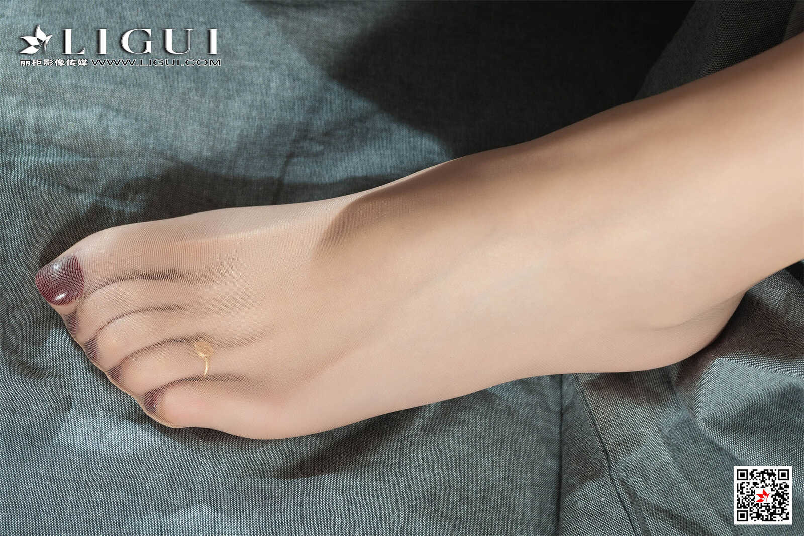 凉儿《沙发肉丝背心女神》 [丽柜Ligui] 写真集第1张