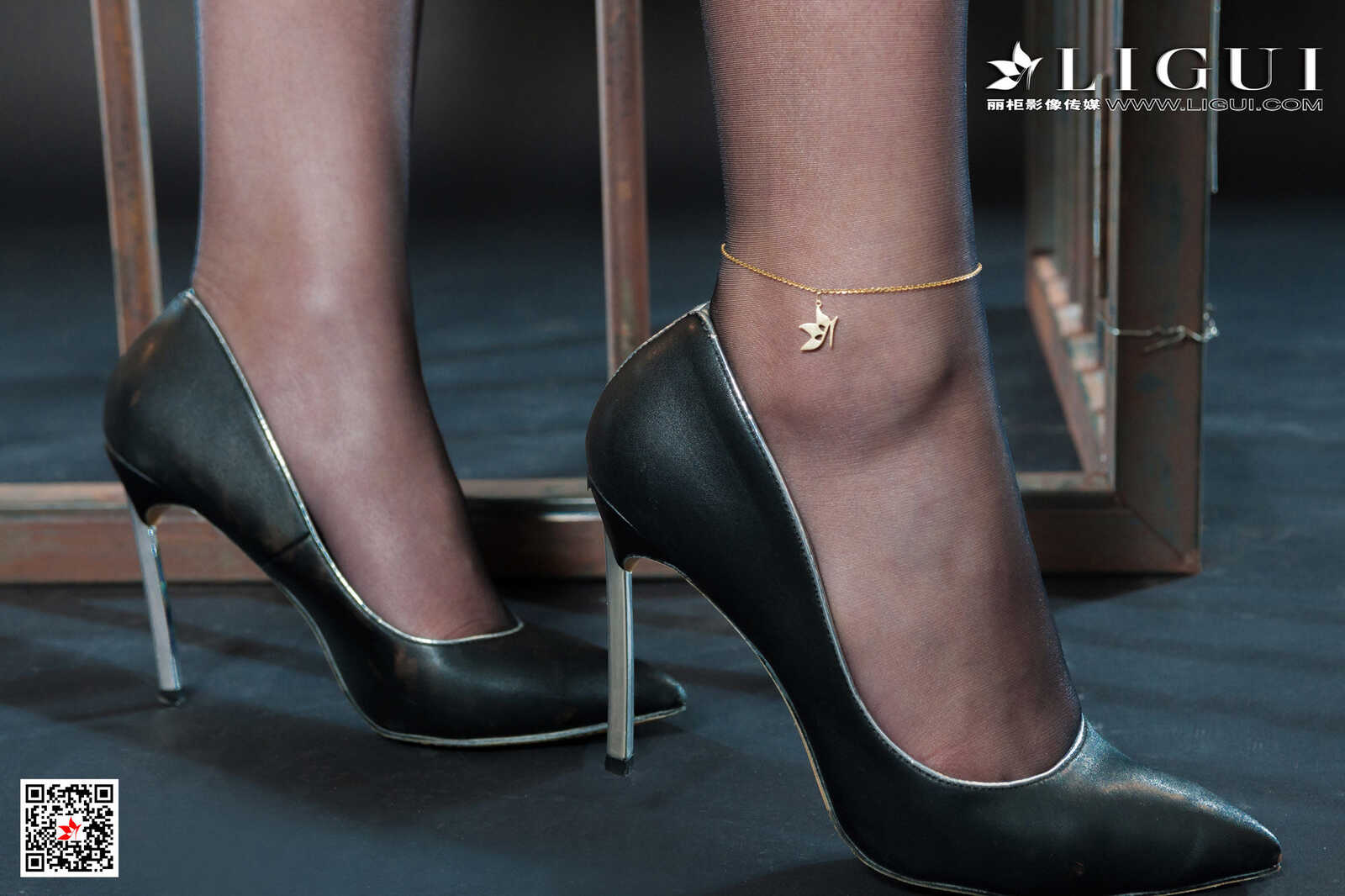 腿模Xilly《监狱黑丝女王》 [丽柜Ligui] 写真集第18张
