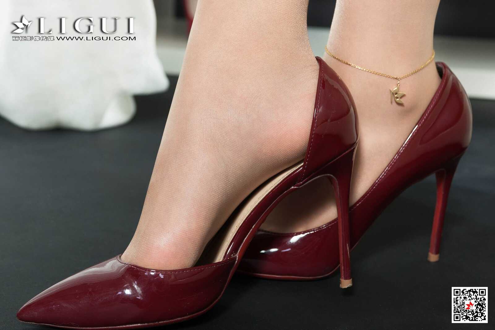 模特斯斯《红衣贵足》 [丽柜Ligui] 网络丽人 写真第5张