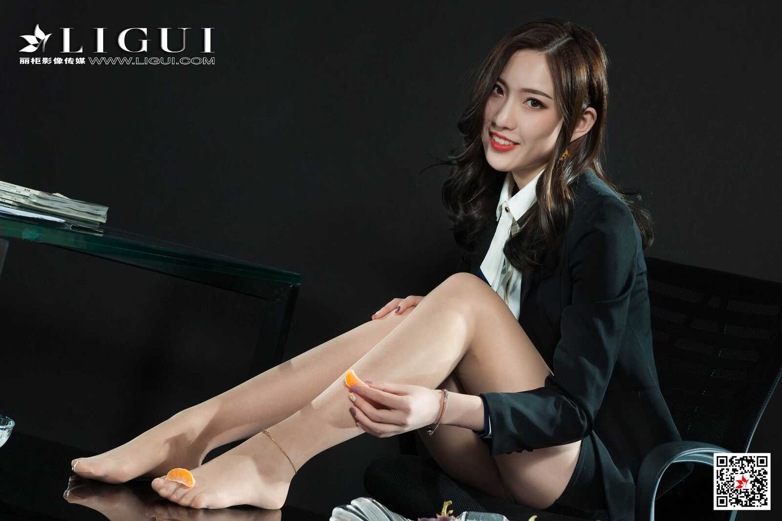 腿模阳阳《OL水果丝足》 [丽柜Ligui] 写真集第2张