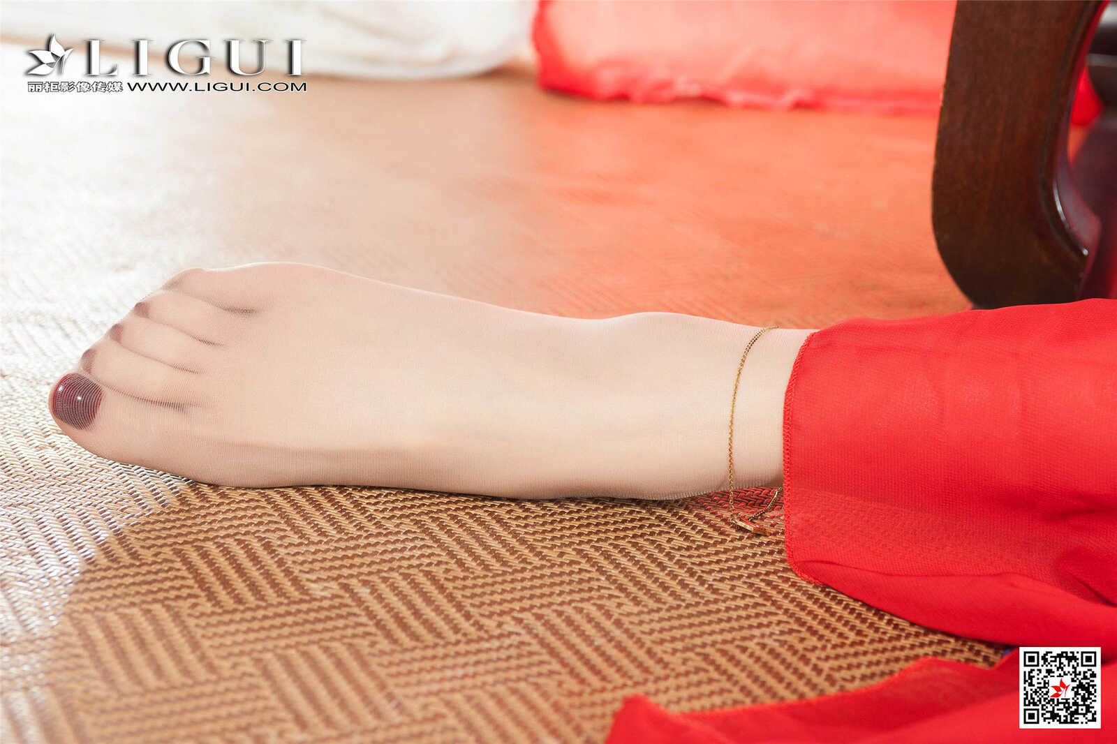 Model 凉儿《古色古香的丝足》 [丽柜Ligui] 写真集第1张