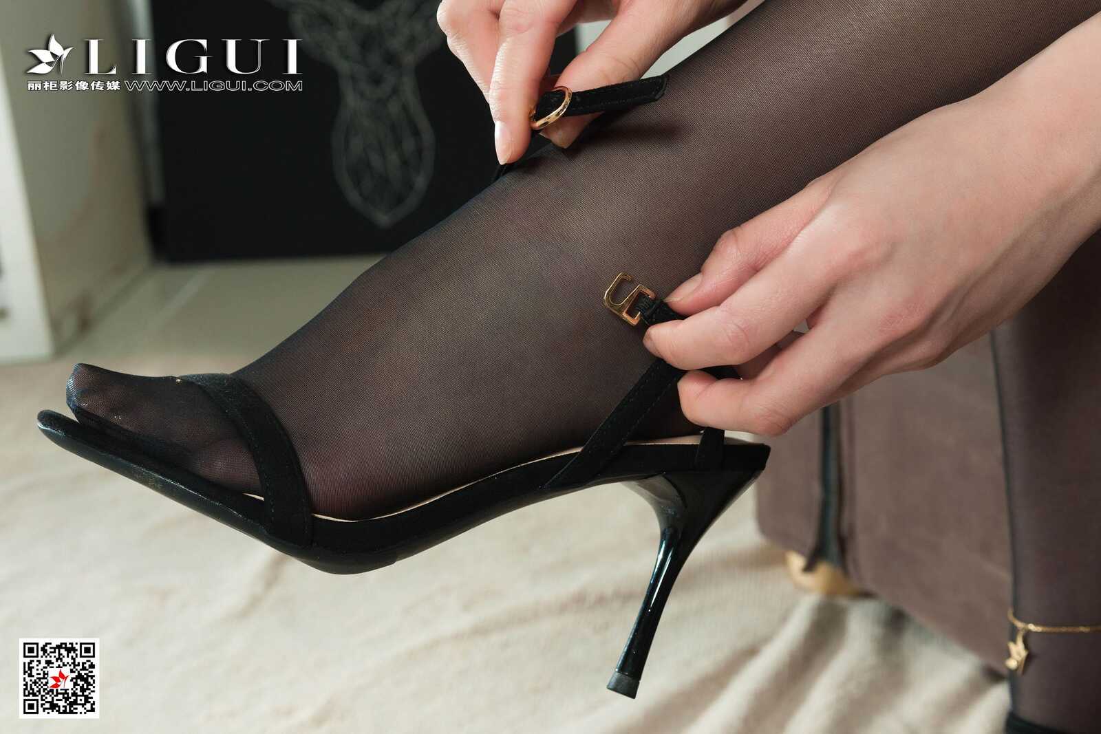 Model 蕊蕊《黑丝袜美腿玉足》 [丽柜Ligui] 写真集第1张