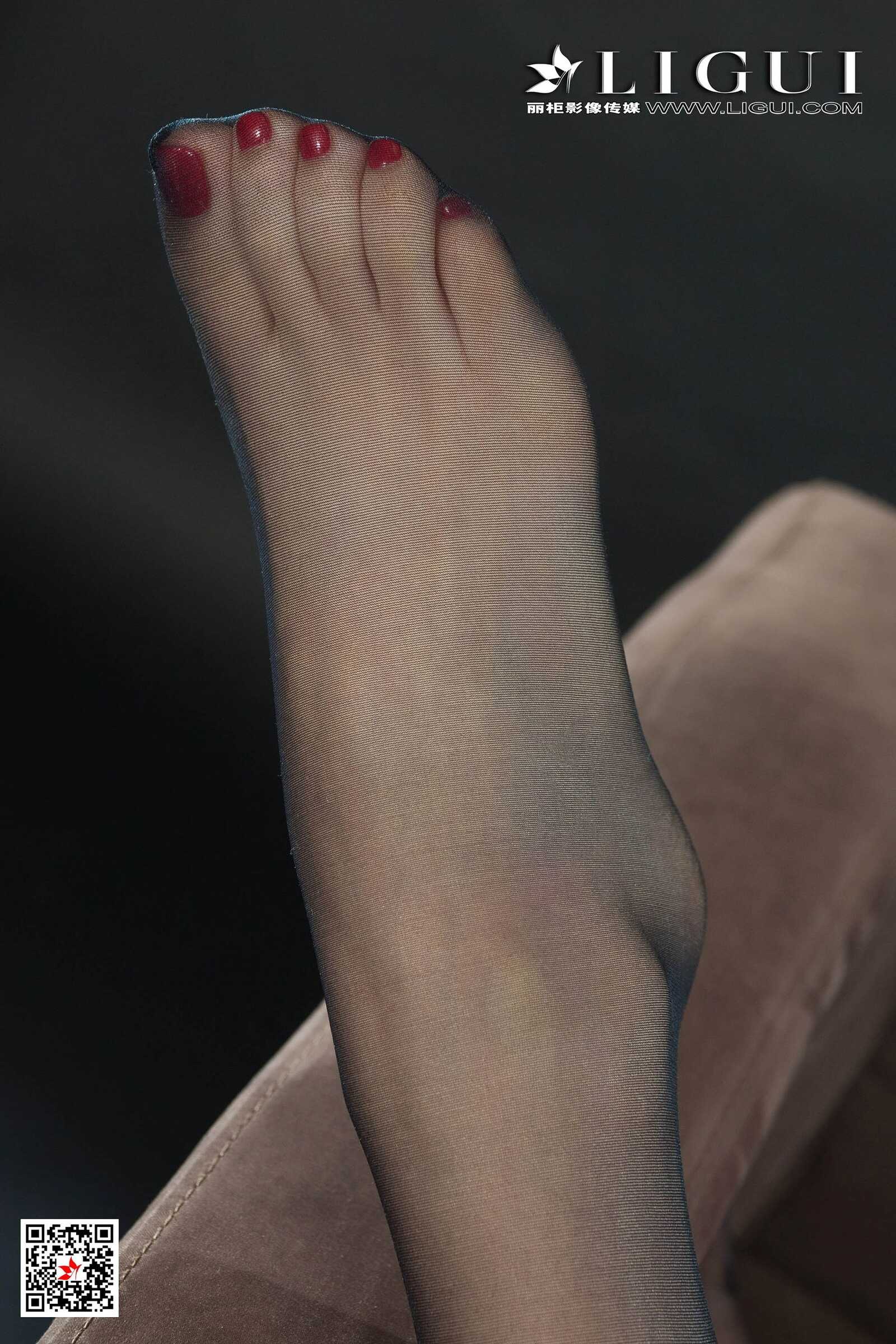 Model 子晴《极品黑丝女秘书》 [丽柜Ligui] 写真集第17张