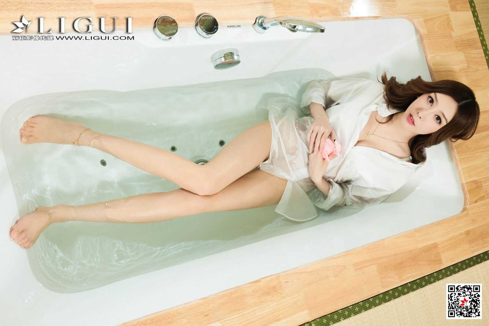 Model 兔子《浴室白衬衫湿身丝足》 [丽柜Ligui] 写第1张