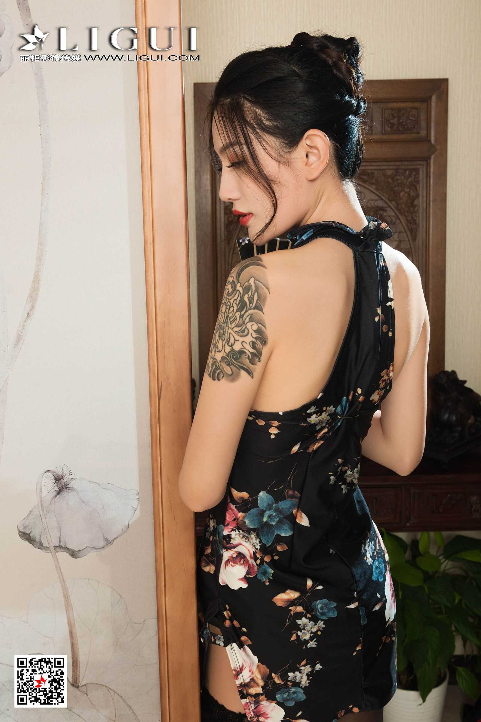Model 甜甜《黑丝旗袍诱惑》 [丽柜Ligui] 写真集第12张