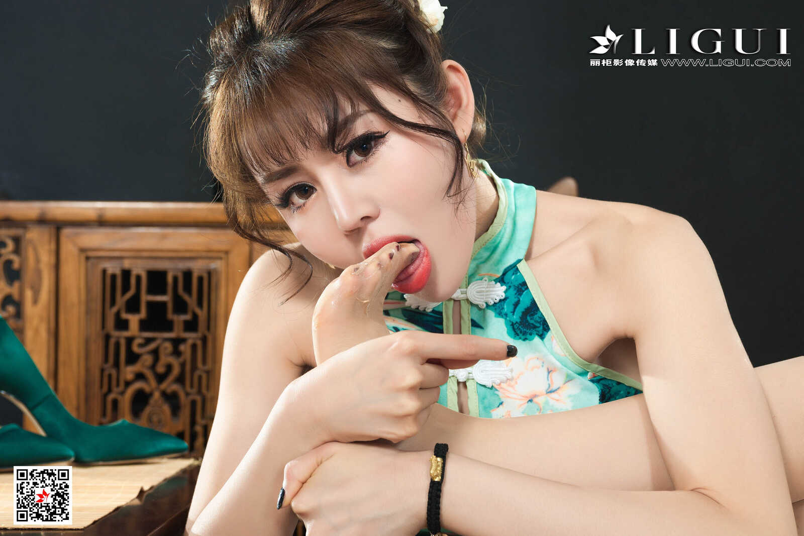 Model 凉儿《水果沙拉丝足诱惑》 [丽柜Ligui] 写真第4张