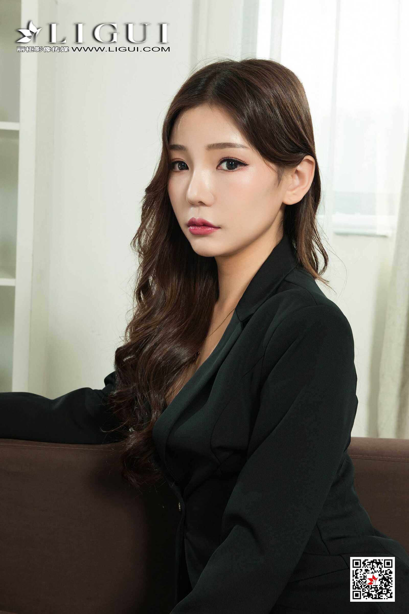 Model 李仁《肉丝美腿OL女郎》 [丽柜LIGUI] 写真集第17张