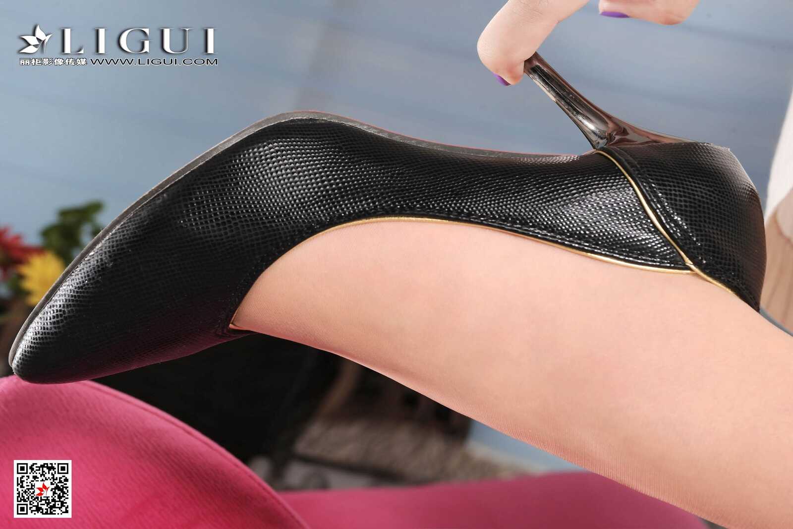 Model 美美&amp;amp;侨侨《肉丝美腿制服诱惑》 [丽柜第3张