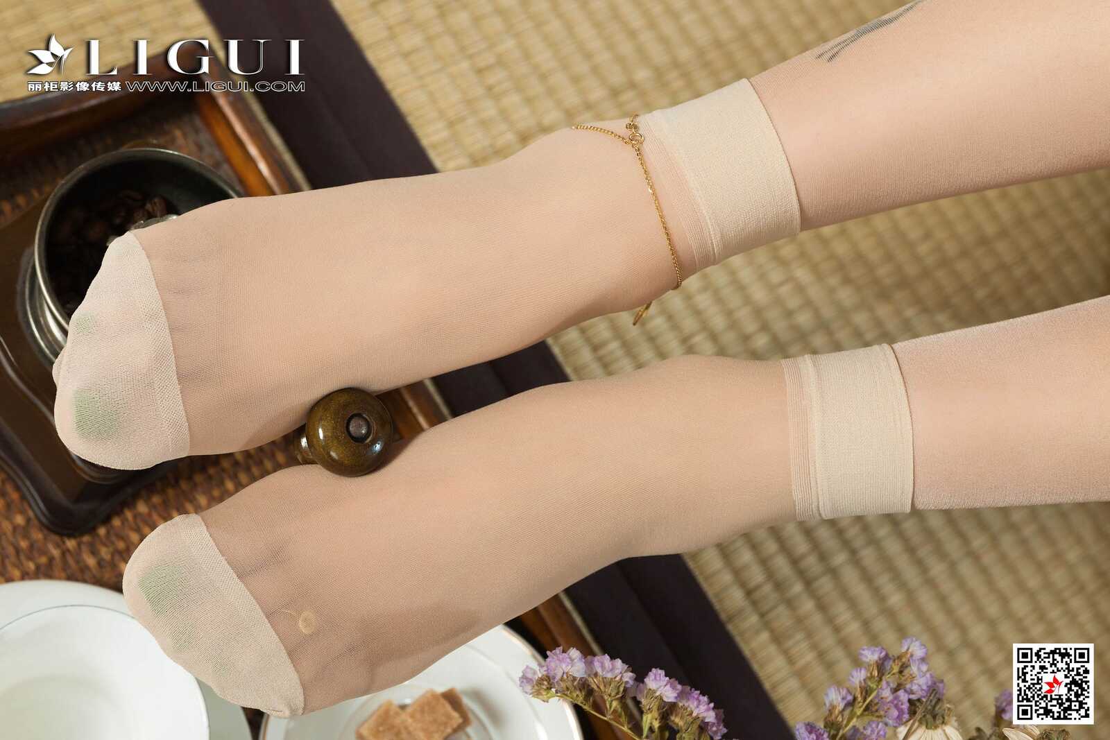 甜甜《肉丝袜美味咖啡》 [丽柜Ligui] 写真集第4张