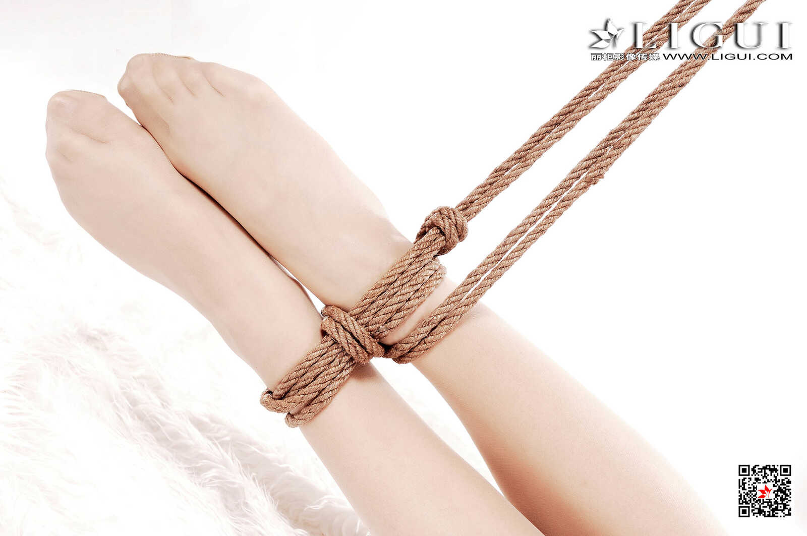 Model 佩佩《制服绳艺》 [丽柜美束Ligui] 写真集第6张