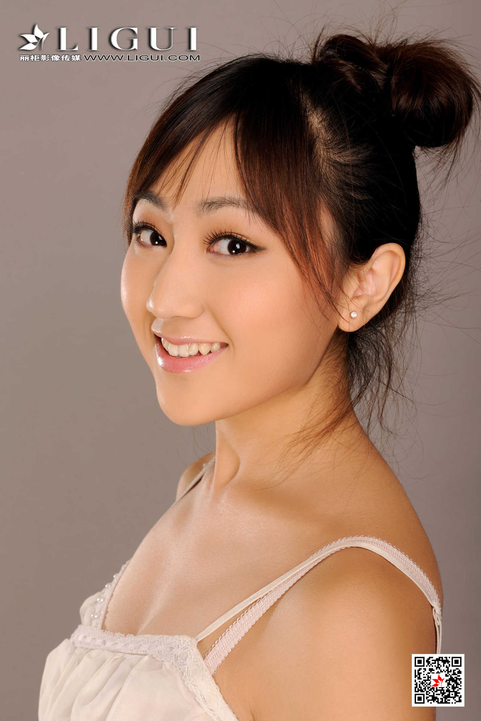 Model 王欢《白色吊带》 [丽柜Ligui] 写真集第17张