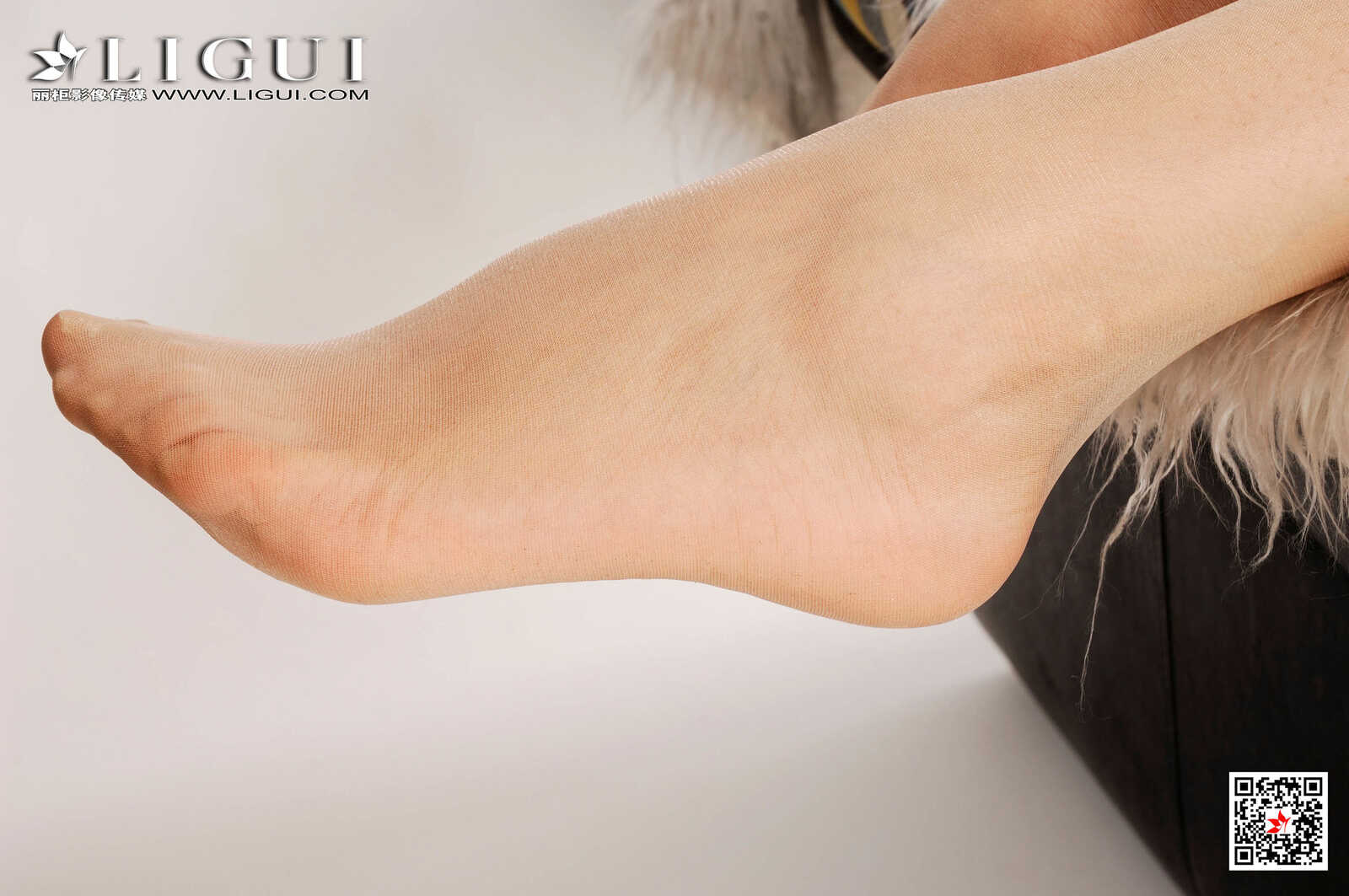 Model 崔英晗《肉丝玉足》 [丽柜Ligui] 写真集第3张