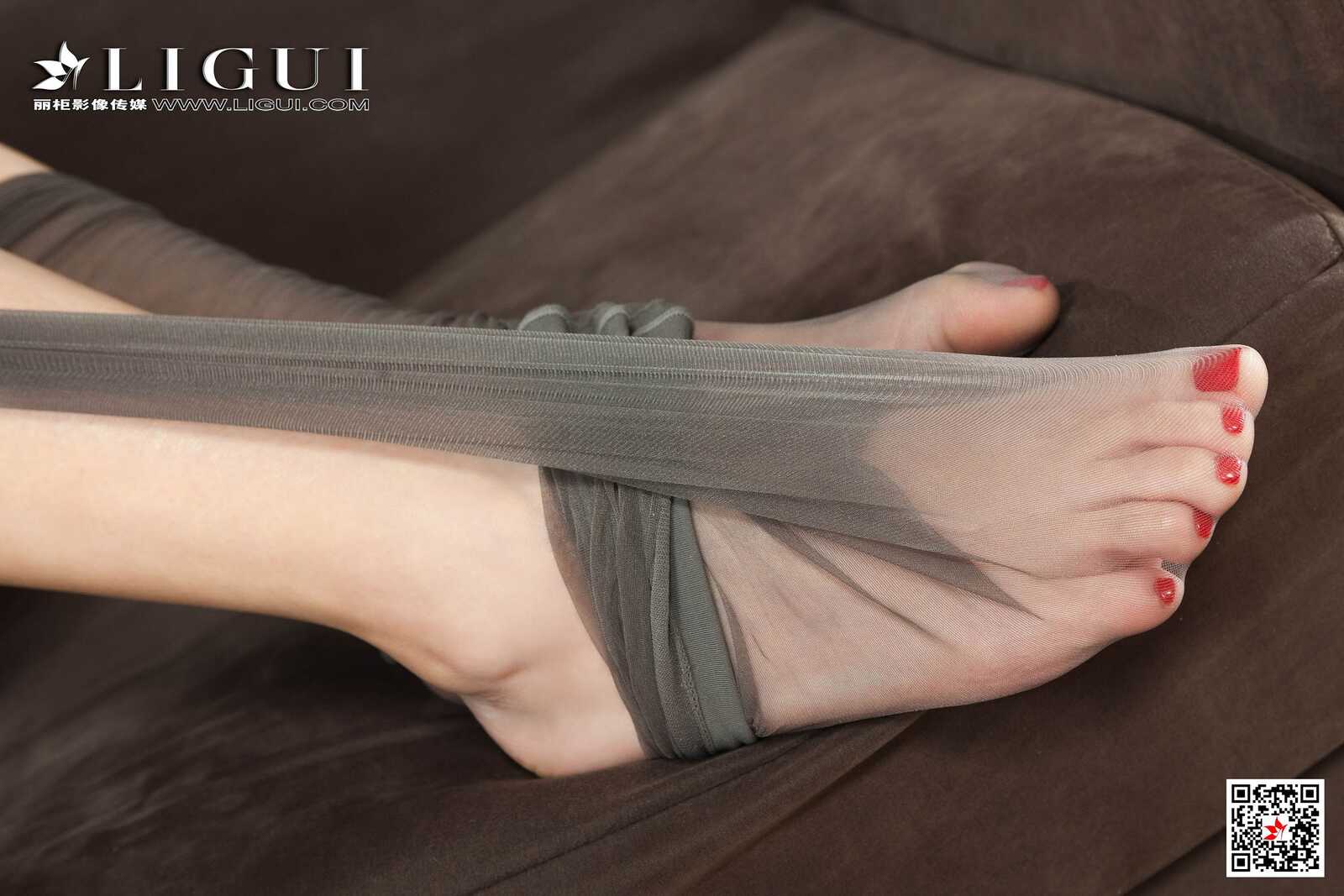 Model 豆豆《灰丝丽人美足》 [丽柜Ligui] 写真集第5张