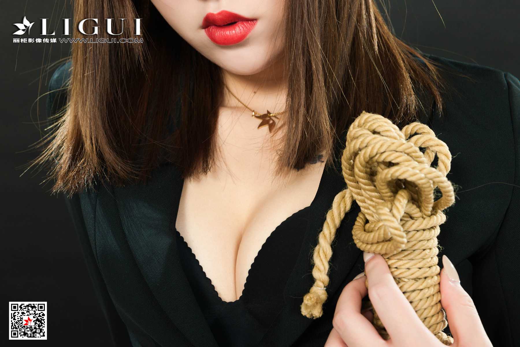 [Ligui丽柜] 2020.11.27《惩戒秘书》多多 在线浏览第17张