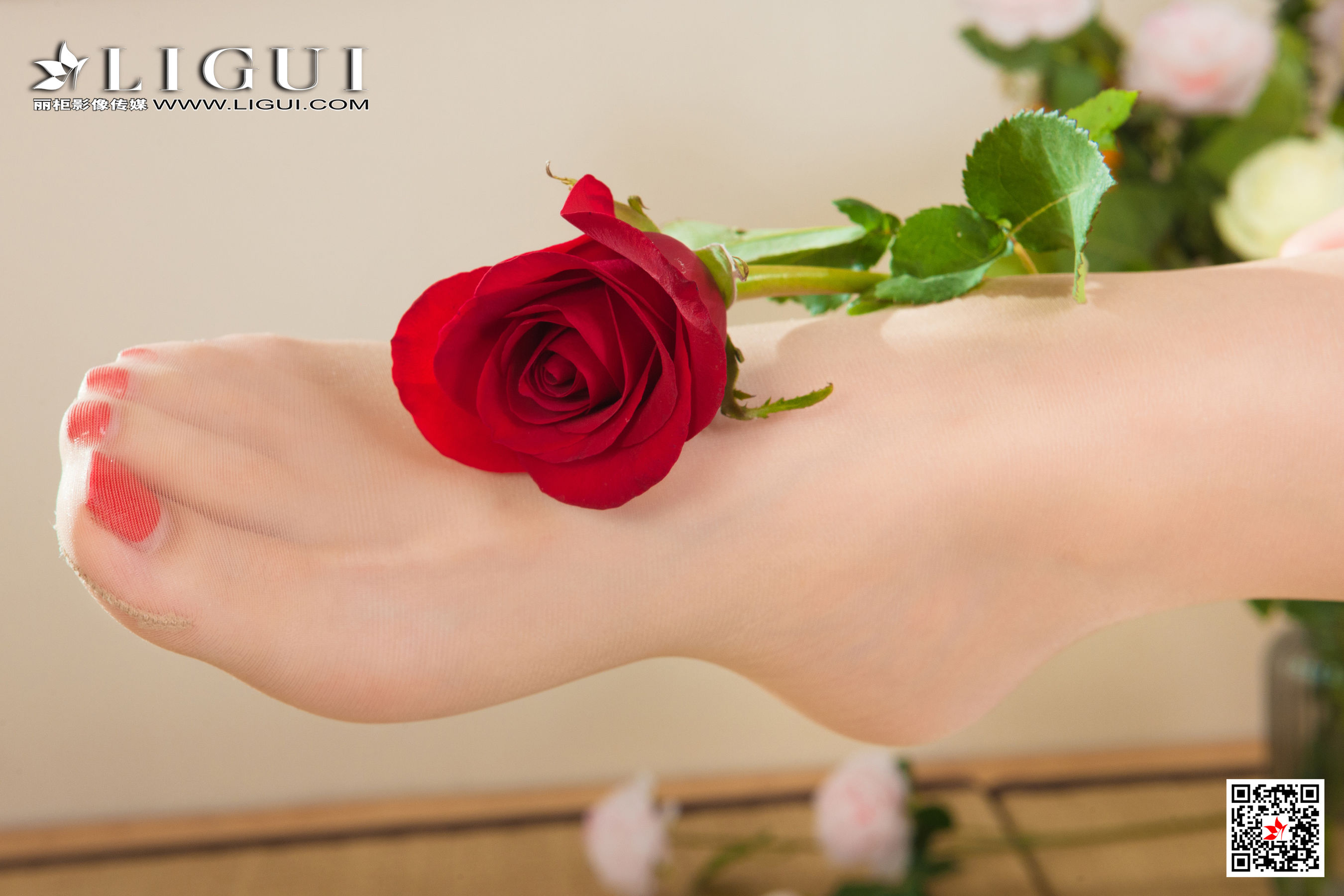 [丽柜Ligui] 网络丽人 Model 心心 《龟缚花蕊》 写真套图第15张