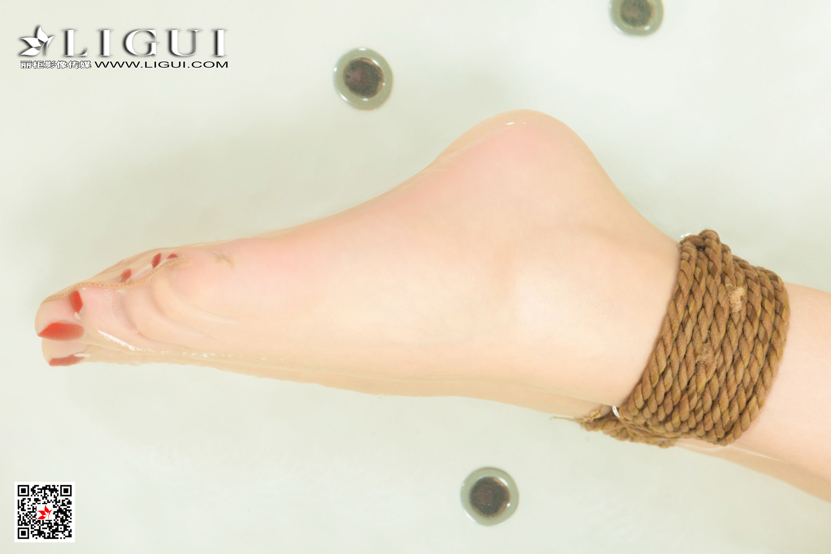 [丽柜Ligui] Model 妖妖 《紧缚香浴》 写真套图第15张