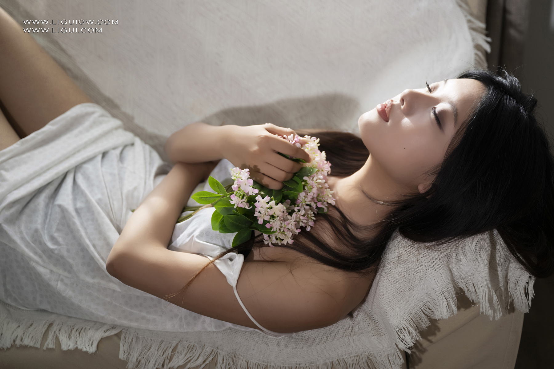 [Ligui丽柜] 2025.09.01《清纯欲动邻家女孩》 Yiyi第9张