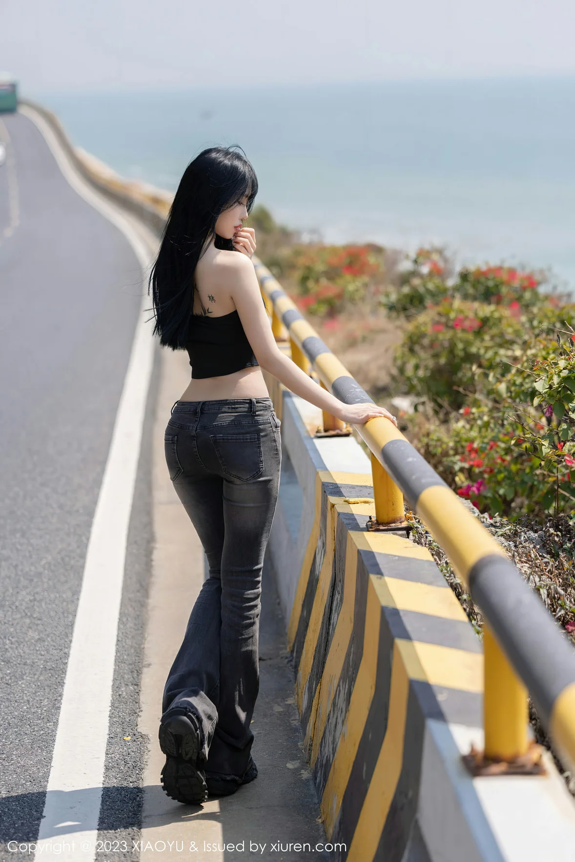  XIAOYU 语画界 Vol.1047 奶瓶. 性感蛋黄色性感写真 [99P]第2张