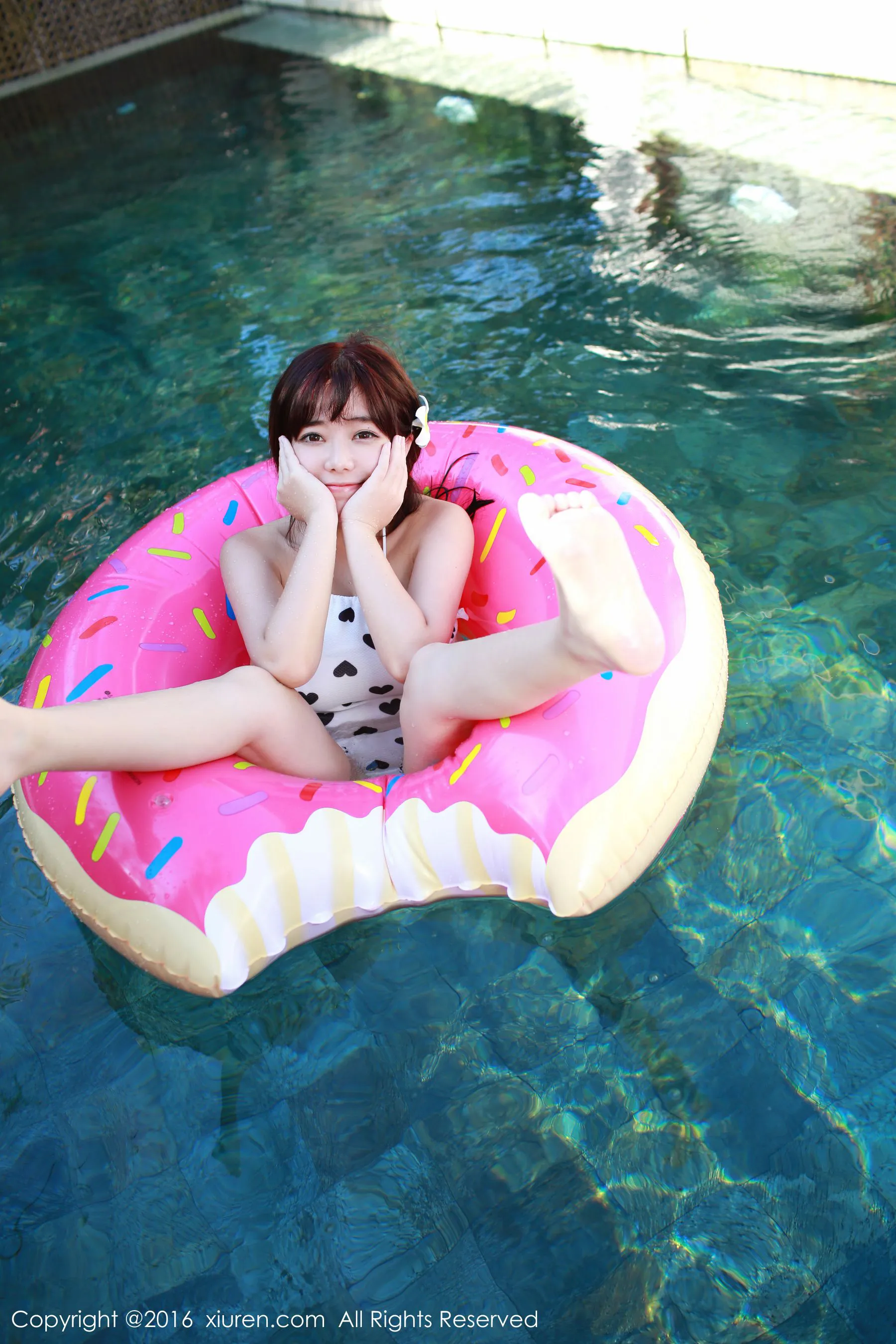  刘飞儿Faye《吊带牛仔热裤+比基尼》 秀人网 No.470第11张