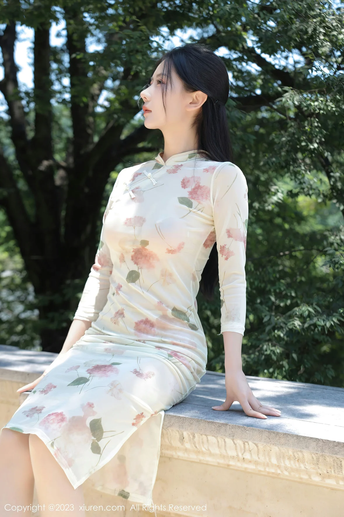  XiuRen 秀人 No.7168 尹甜甜 米色旗袍性感写真 [47P]第1张