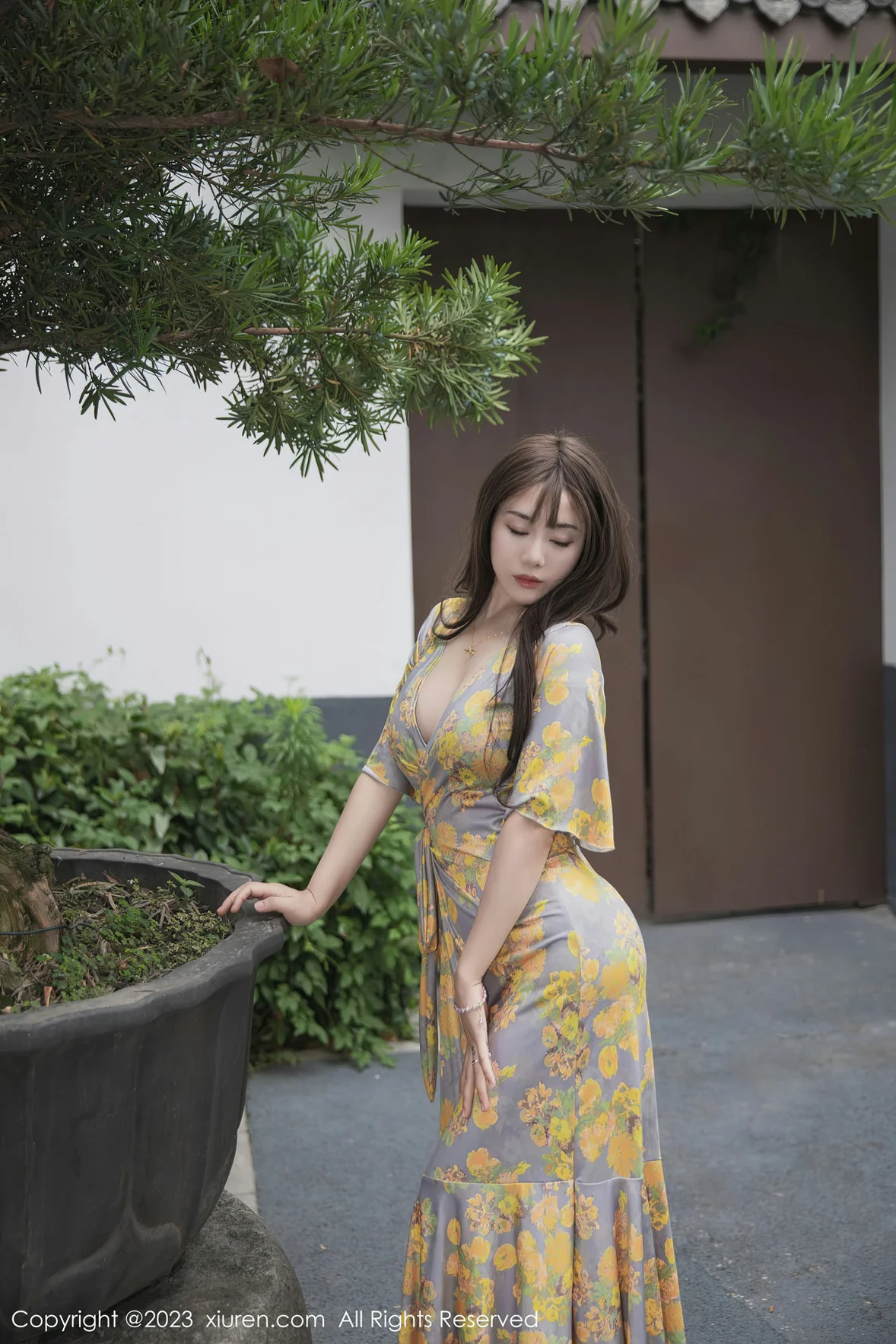  XiuRen 秀人 No.6949 严利娅Yuliya 黄灰色睡裙性感写真 [85P]第8张