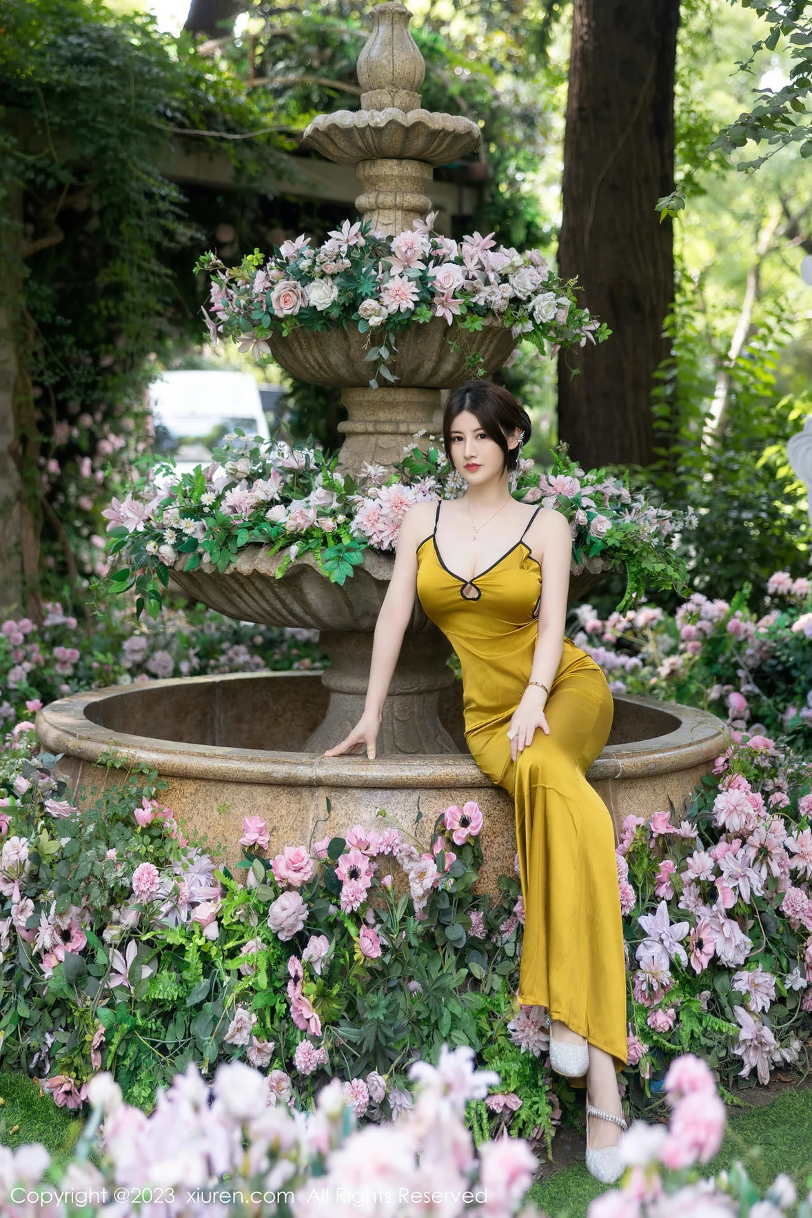  XiuRen 秀人 No.7302 诗诗kiki 吊带长裙性感写真 [84P]第10张