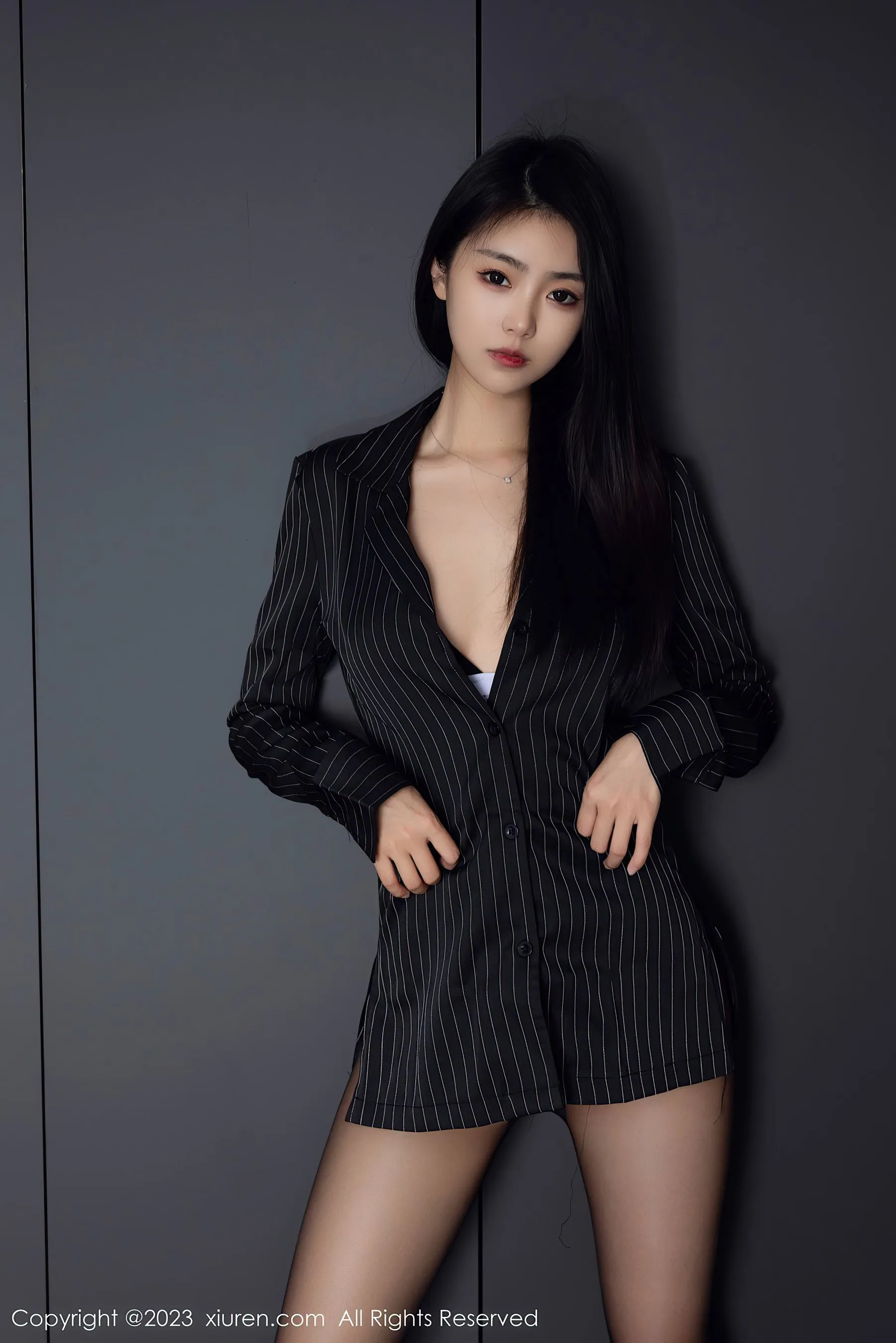  秀人网 No.6677 可樂Vicky 黑丝美腿第16张