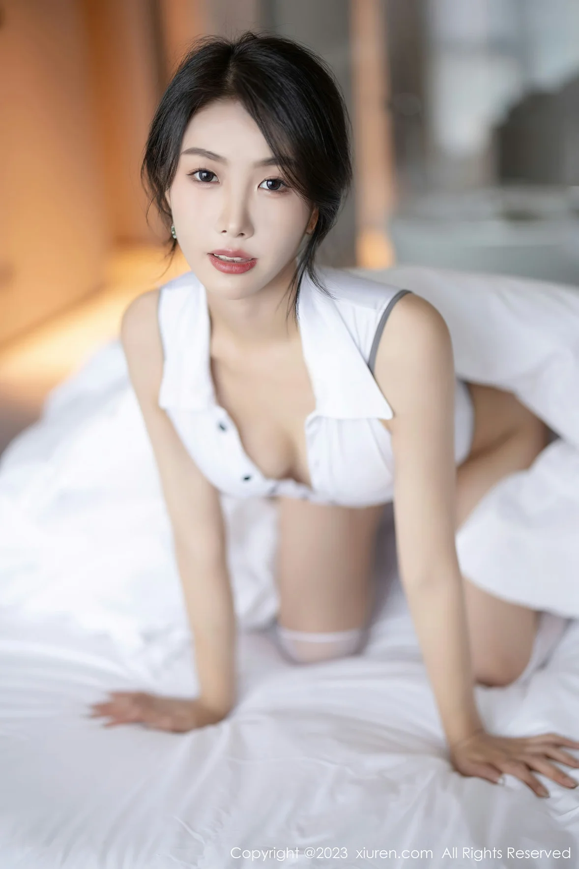  XiuRen 秀人 No.7053 苏苏阿 白色高开叉性感写真 [88P]第21张