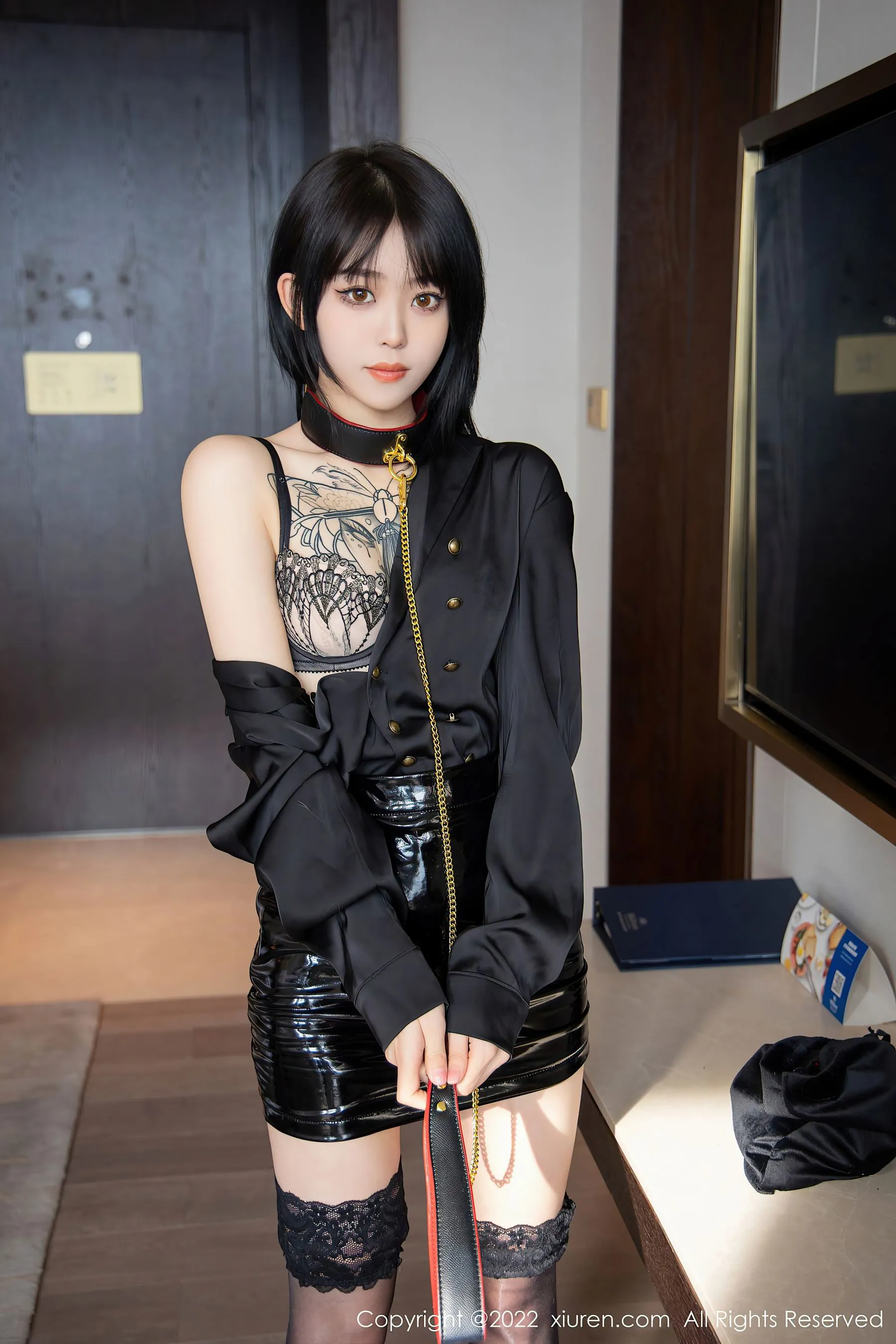 秀人网 No.4927 奶瓶. 黑丝美腿第2张