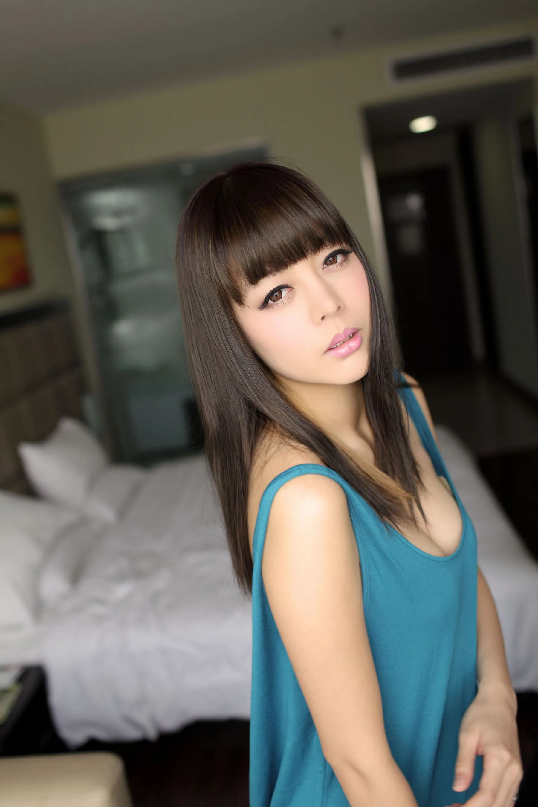  杜Viki《酒店拍摄 三套装》 秀人网 No.001第10张