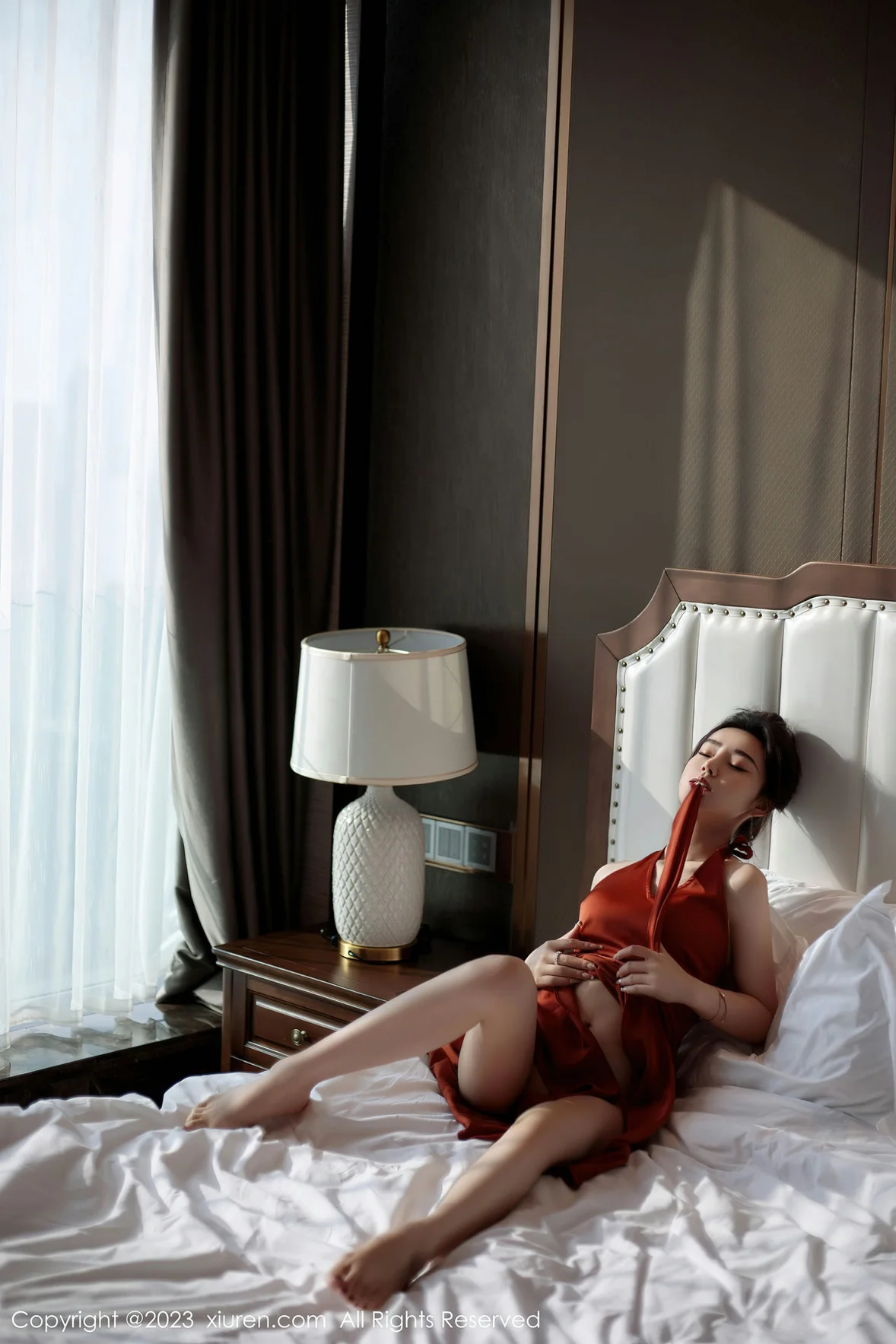  XiuRen 秀人 No.6861 苏曼兮 红色连夜短裙首套写真 [75P]第4张