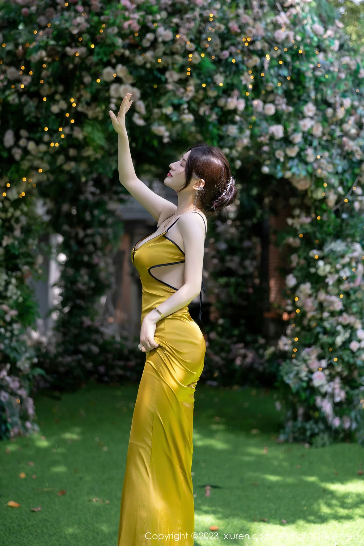  XiuRen 秀人 No.7302 诗诗kiki 吊带长裙性感写真 [84P]第14张