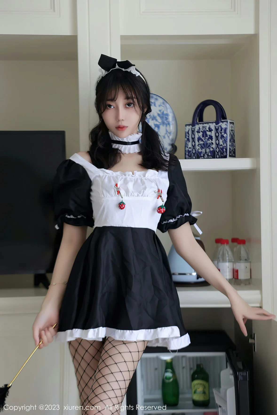  XiuRen 秀人 No.7217 玥儿玥er 黑白拼色女仆杭州旅拍 [76P]第1张