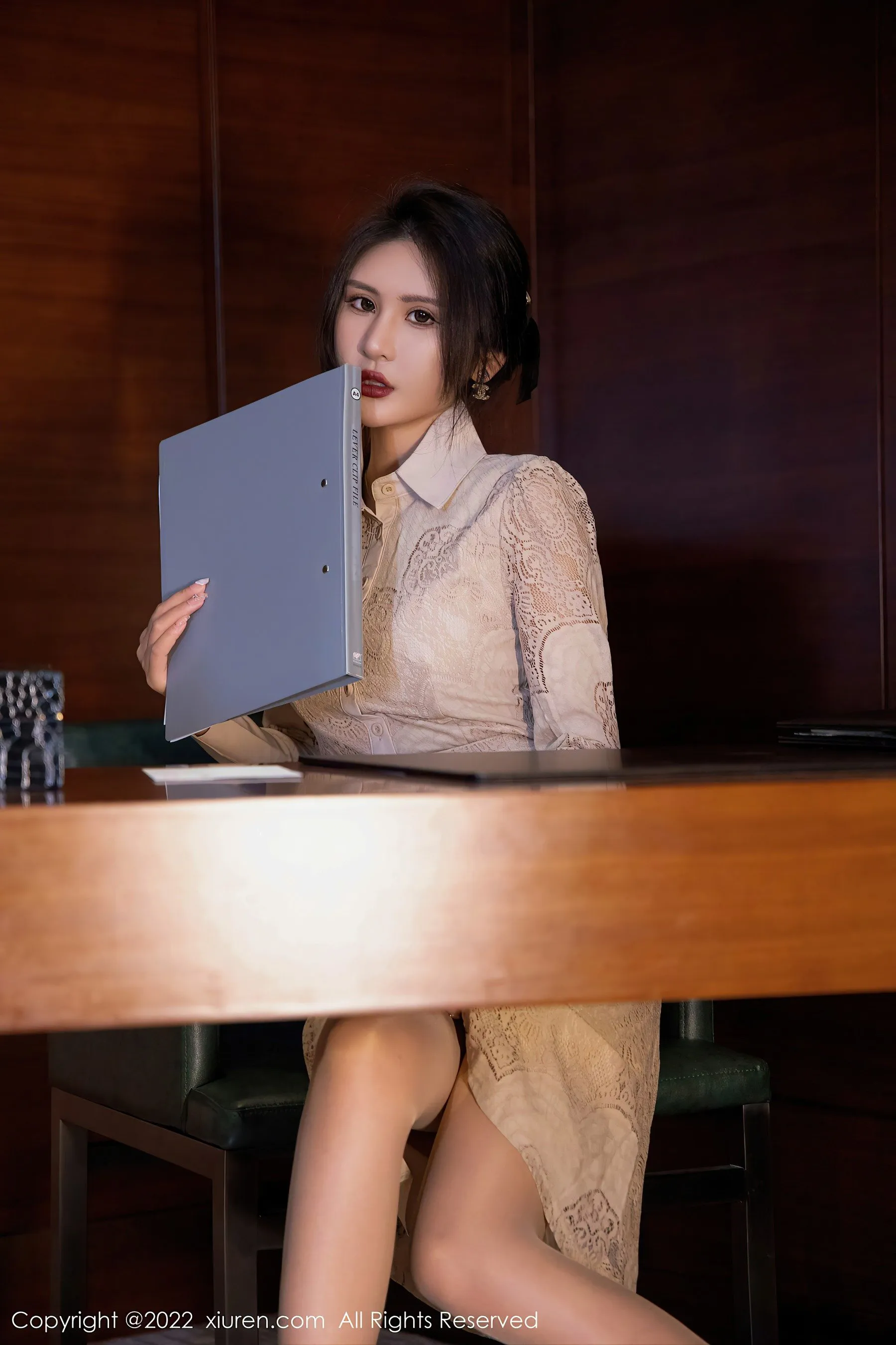  秀人网 No.4874 Emily尹菲 丝袜美腿OL写真第16张