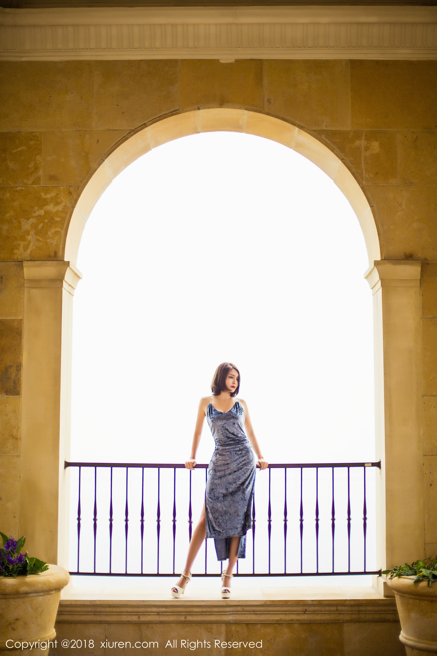  女神@廿十《长裙街拍+内衣+浴袍》 秀人 No.935第7张