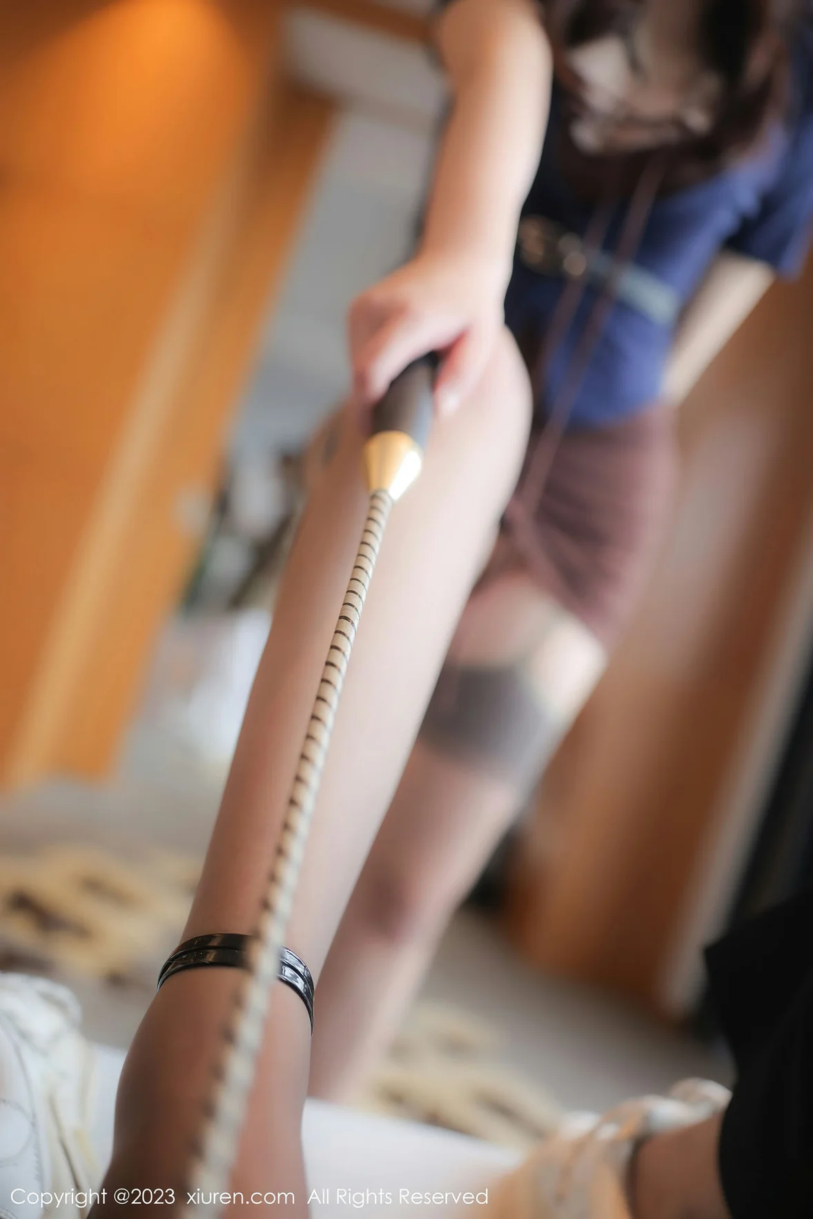  XiuRen 秀人 No.6872 Arude薇薇 灰色丝袜性感写真 [105P]第14张