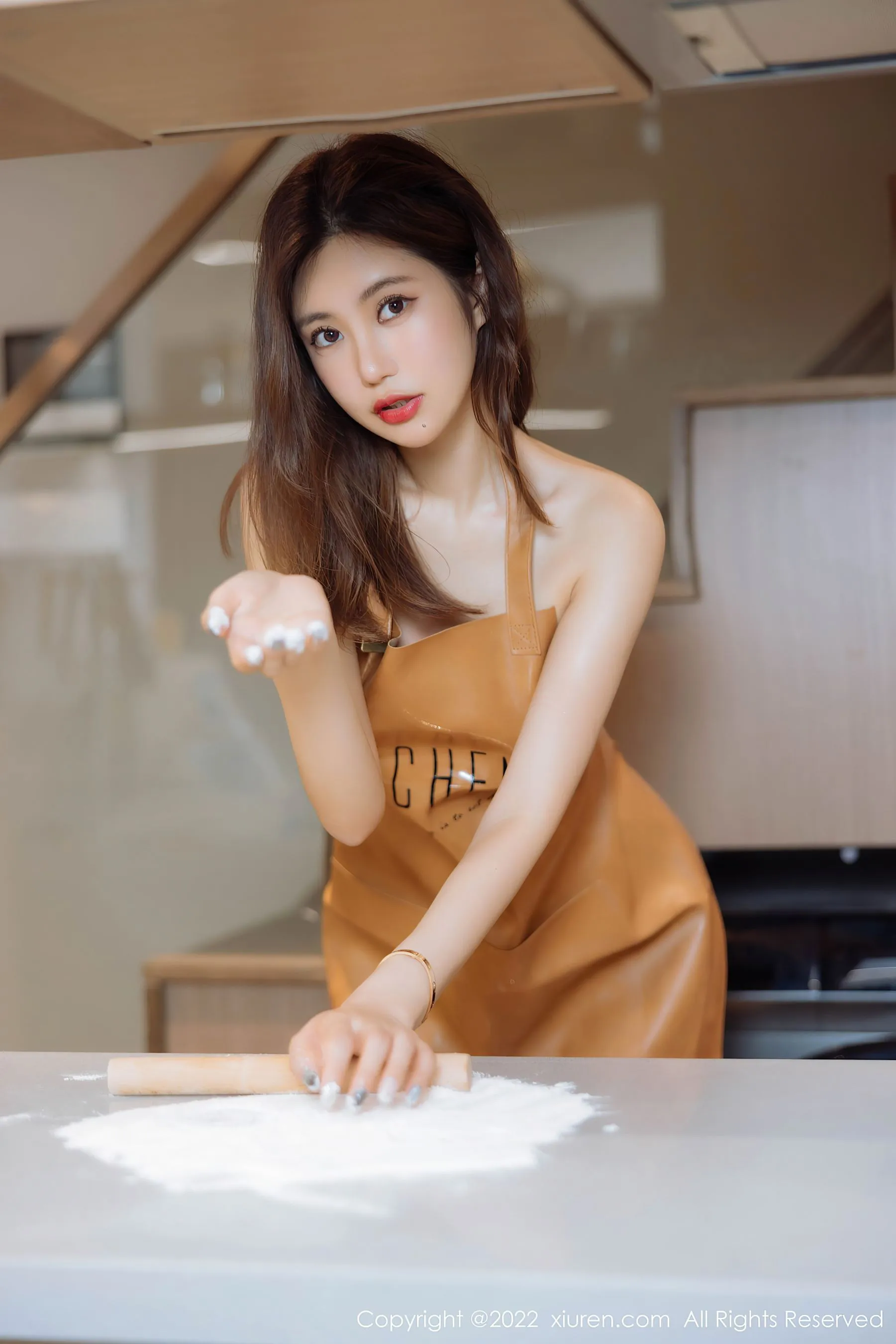  秀人网 No.5634 绮里嘉ula 厨娘美腿第2张