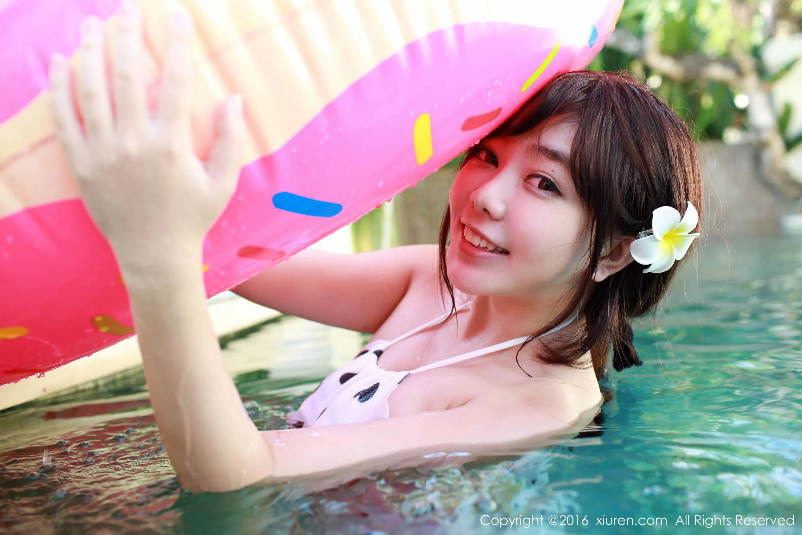  刘飞儿Faye《吊带牛仔热裤+比基尼》 秀人网 No.470第12张