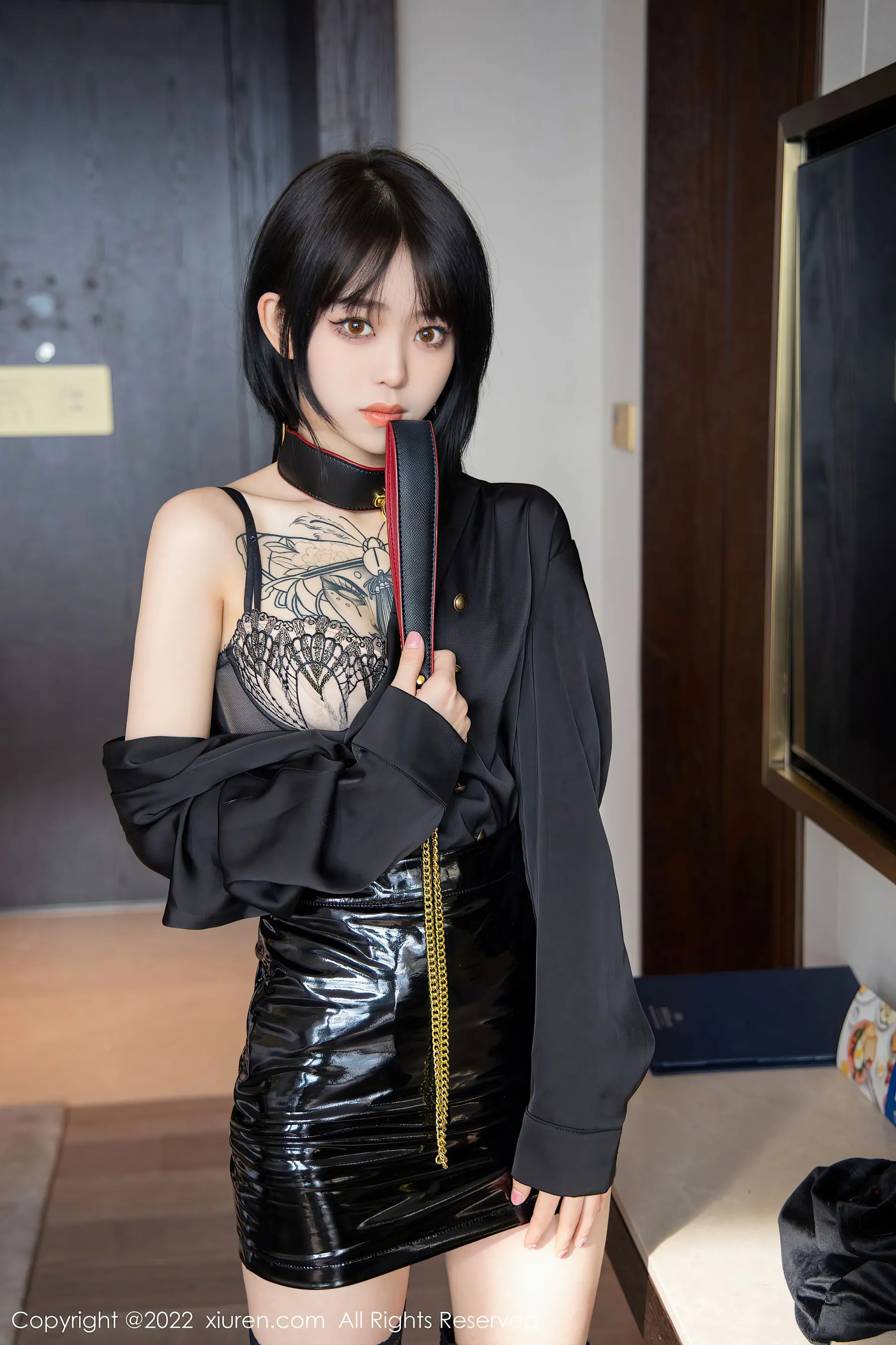 秀人网 No.4927 奶瓶. 黑丝美腿第2张