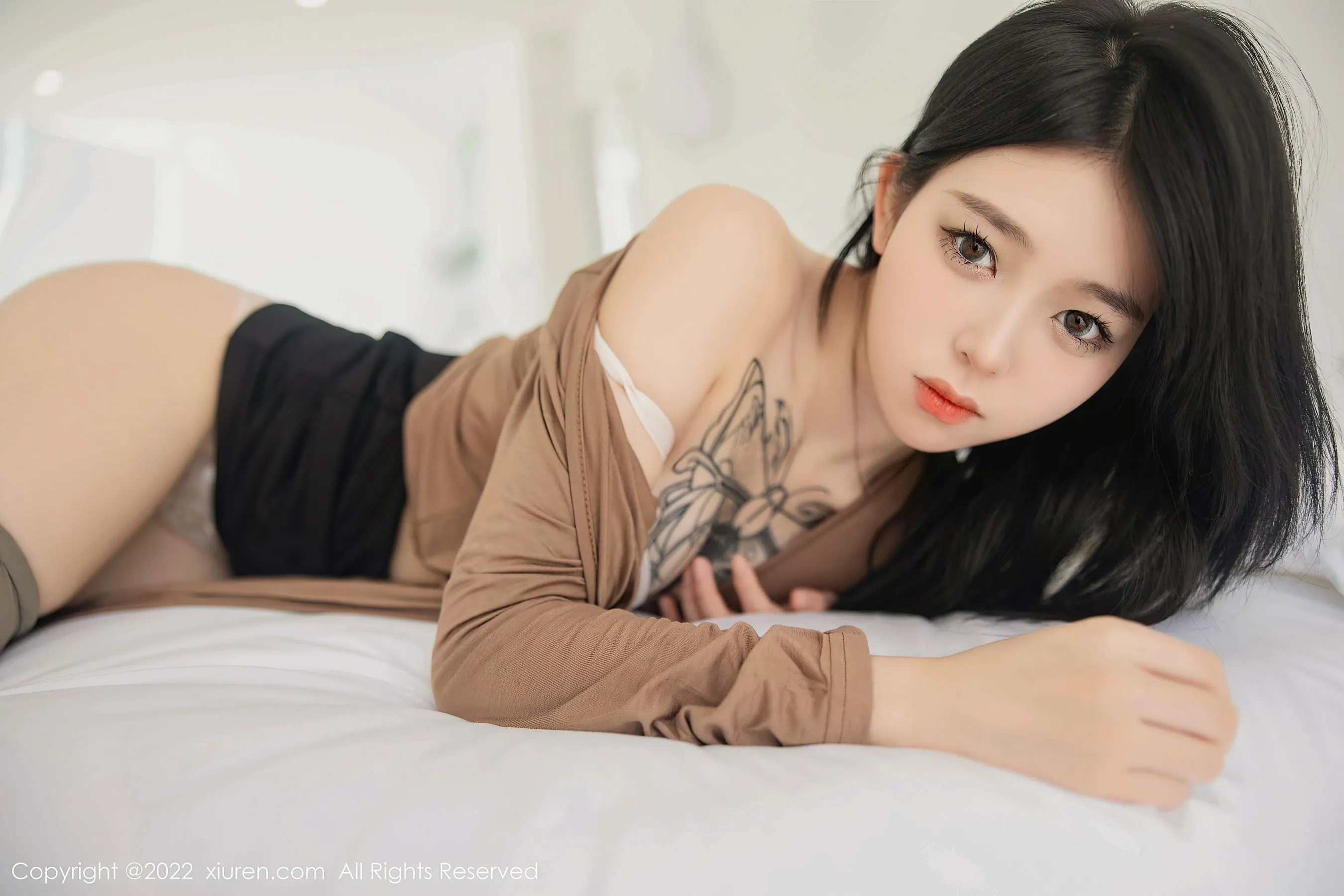  秀人网 No.5587 奶瓶. 大理旅拍第2张