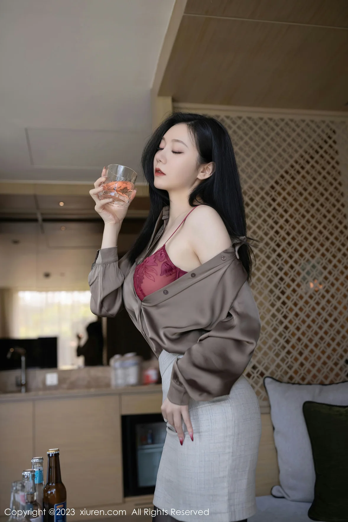  XiuRen 秀人 No.6951 安然anran 灰色职业Ol泰国旅拍 [80P]第8张