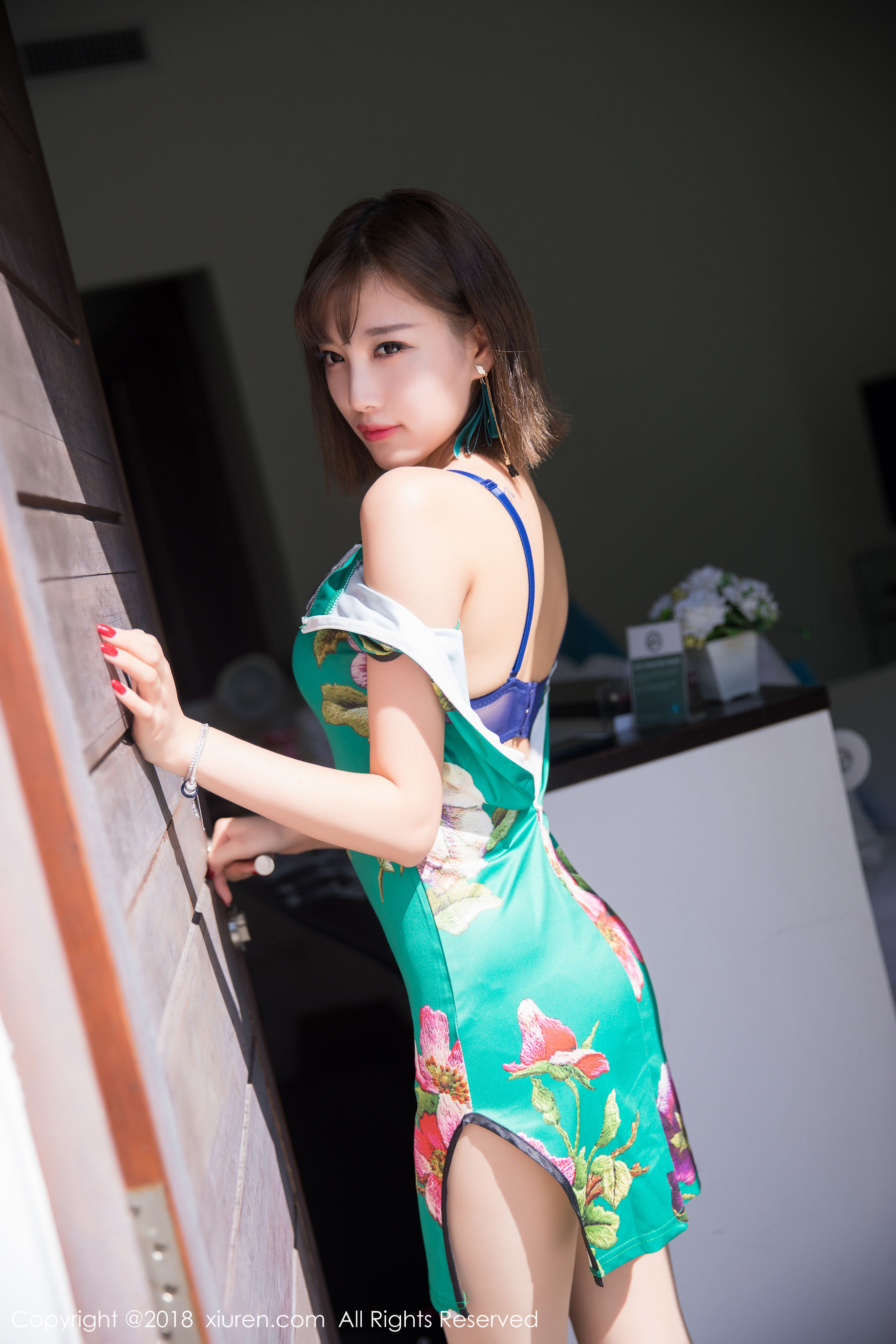 杨晨晨sugar《甲米旅拍丝袜诱惑》 XiuRen 秀人网 No.1039第6张