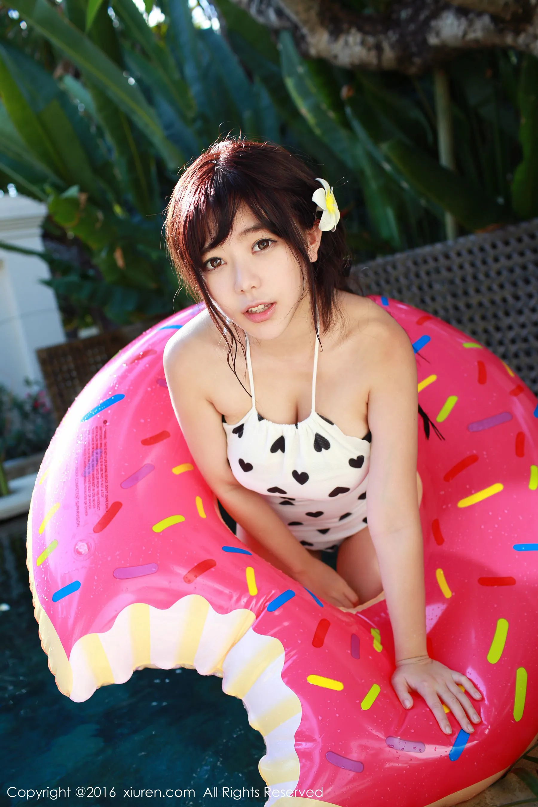  刘飞儿Faye《吊带牛仔热裤+比基尼》 秀人网 No.470第16张