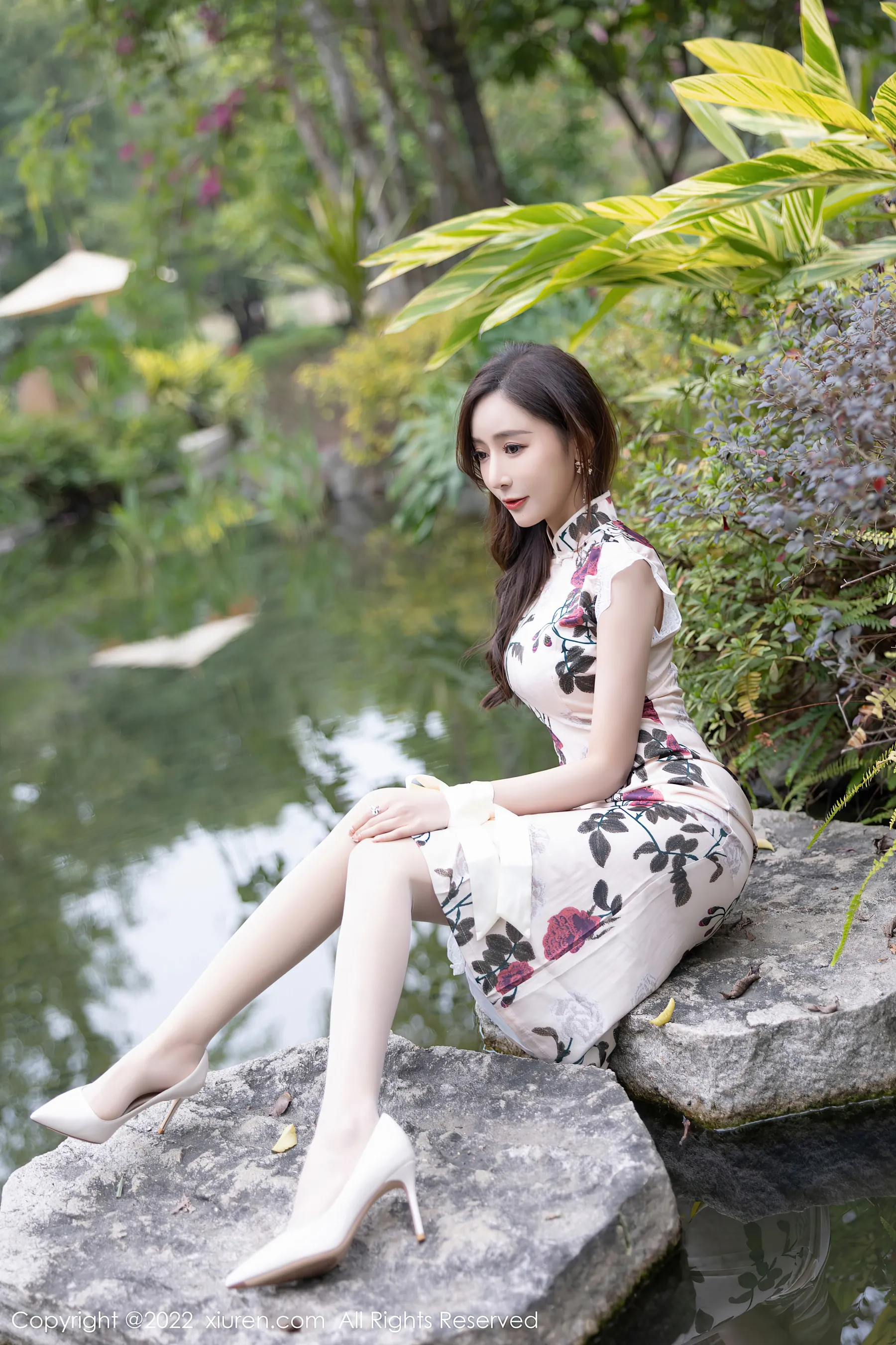  秀人网 No.4688 王馨瑶yanni 旗袍美腿丝袜写真第2张