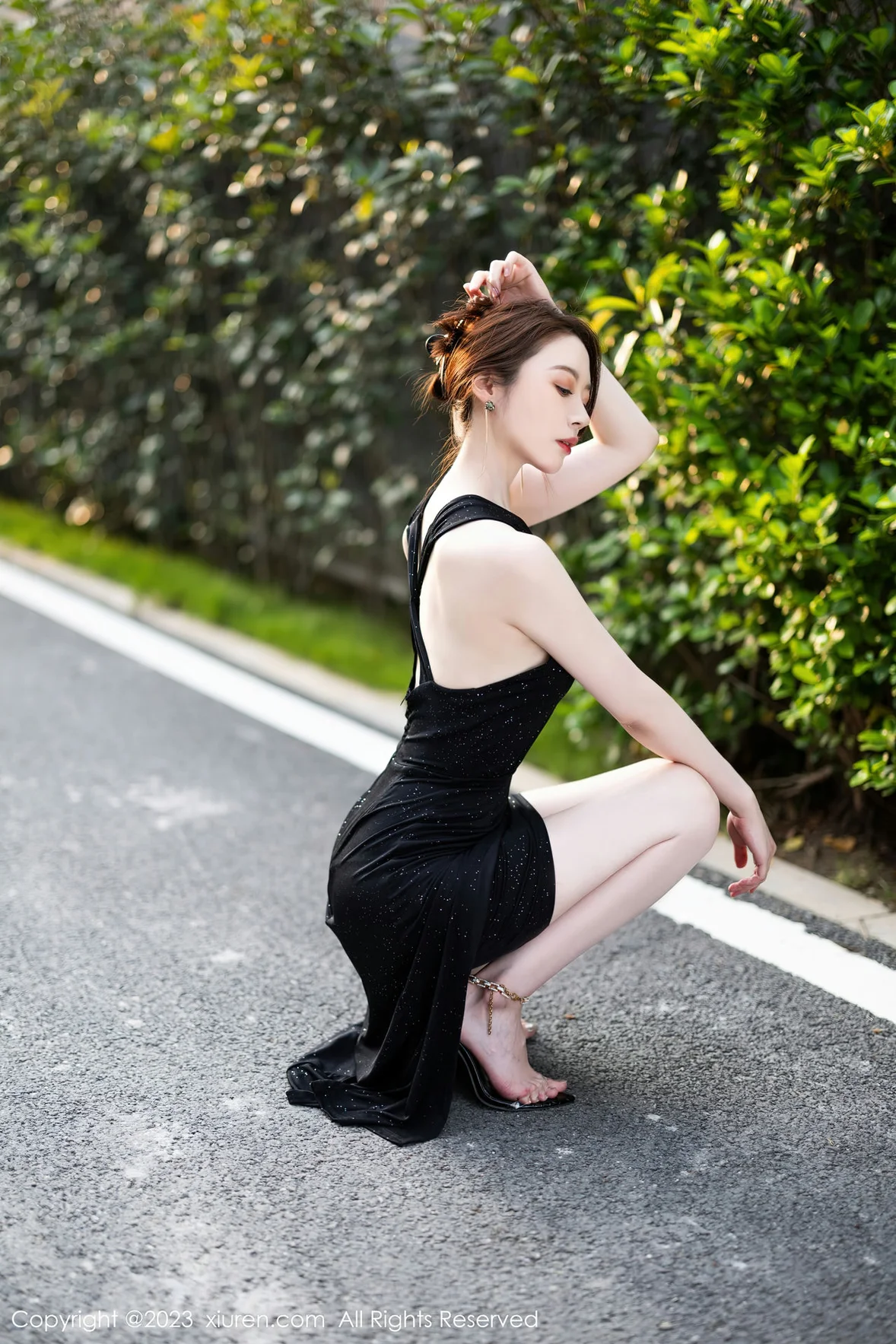  XiuRen 秀人 No.7031 梦心玥 黑色连衣长裙性感写真 [86P]第6张